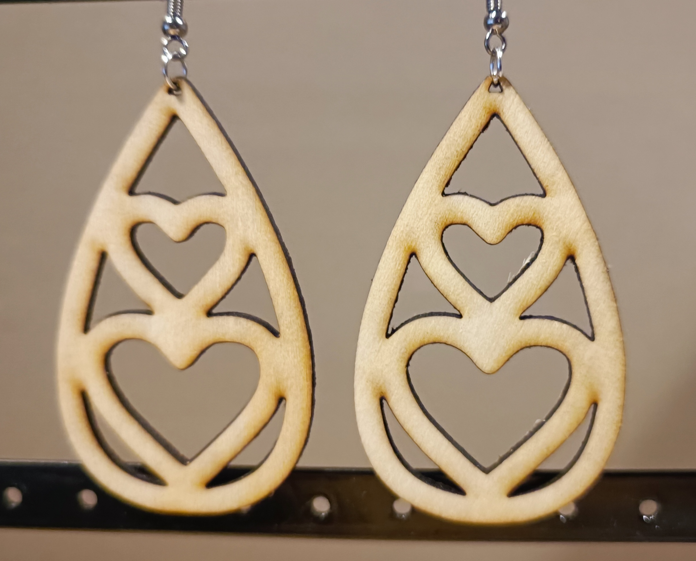 Boucles d’oreilles en bois en forme de cœur