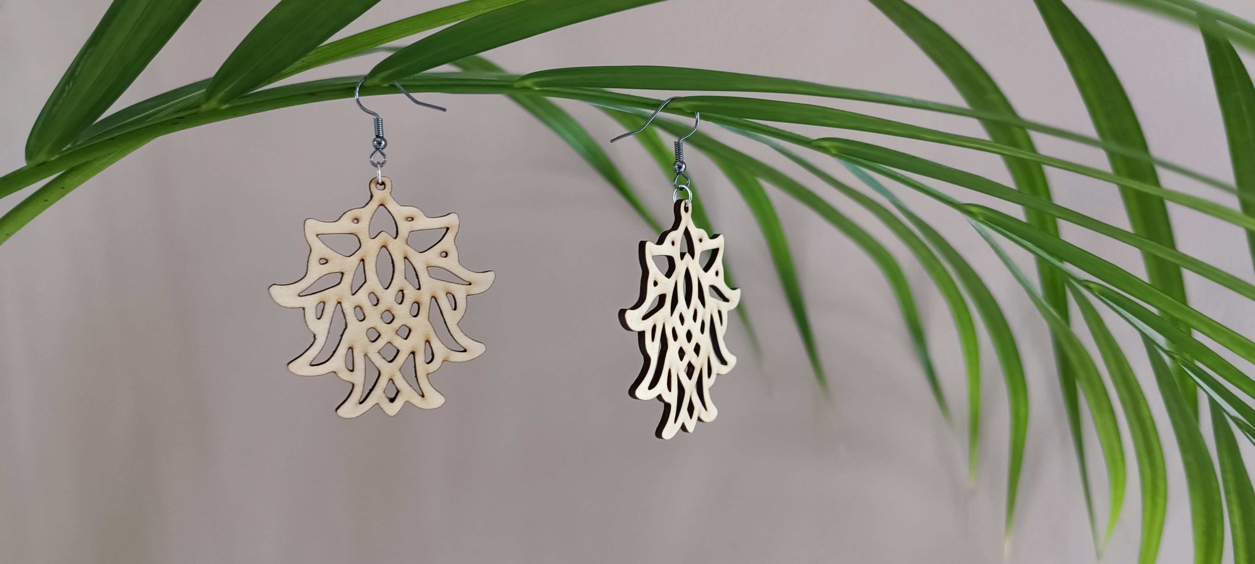 Boucles d'oreilles en bois découpé