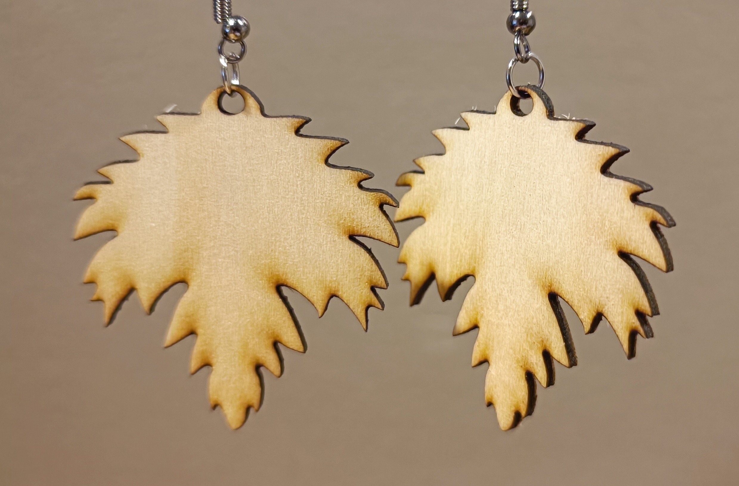 Boucles d’oreilles en forme de feuille