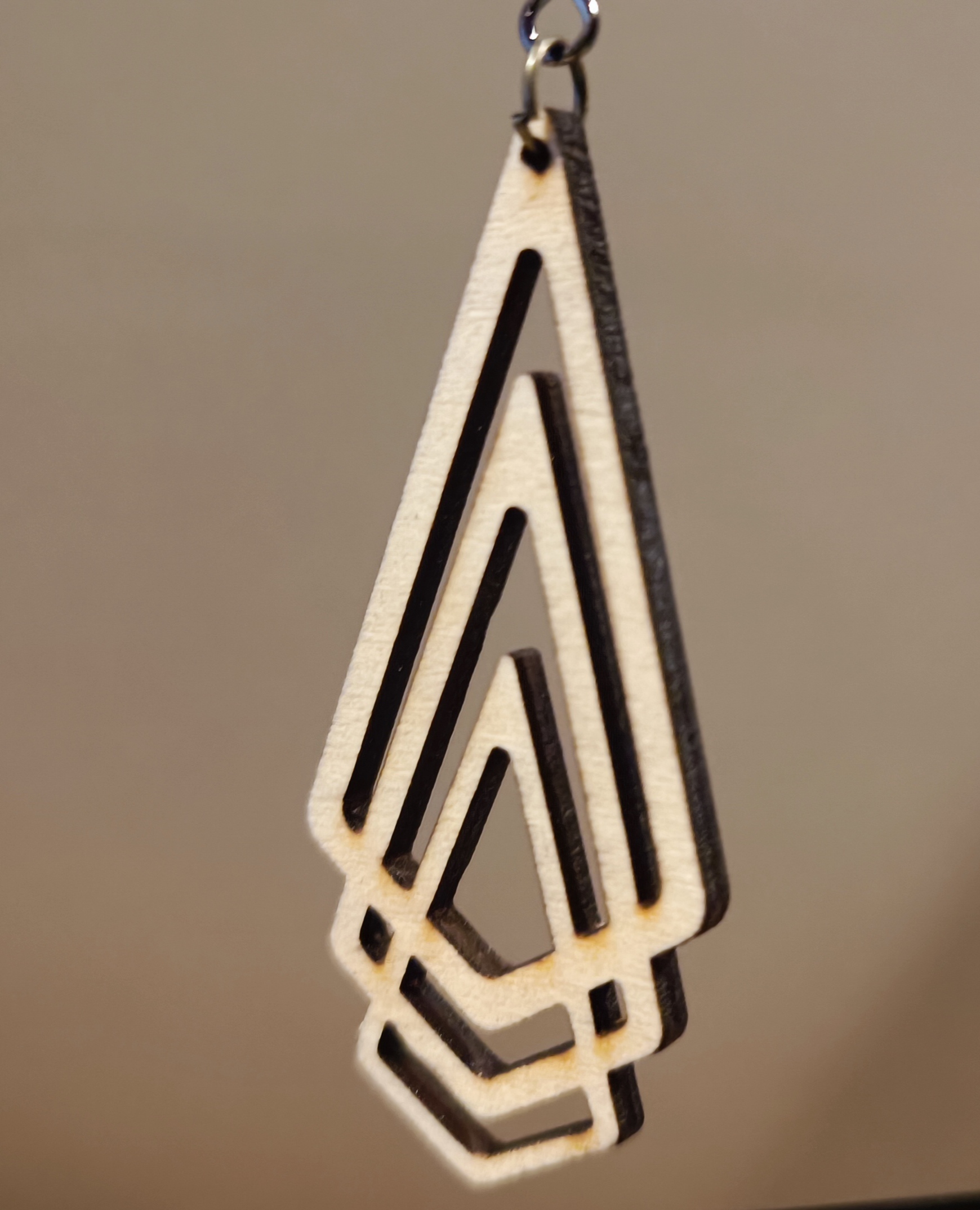 Pendentif géométrique en bois