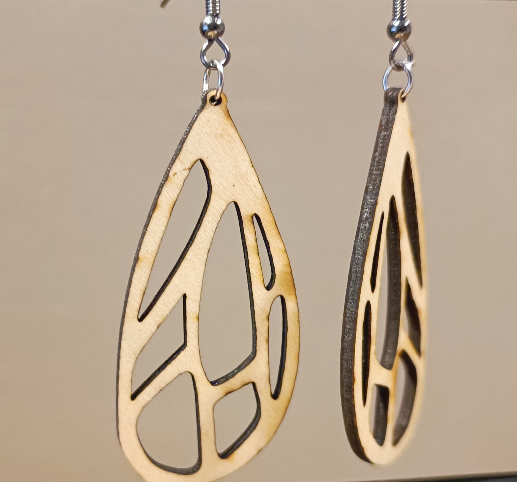 Boucles d'oreilles en bois découpé