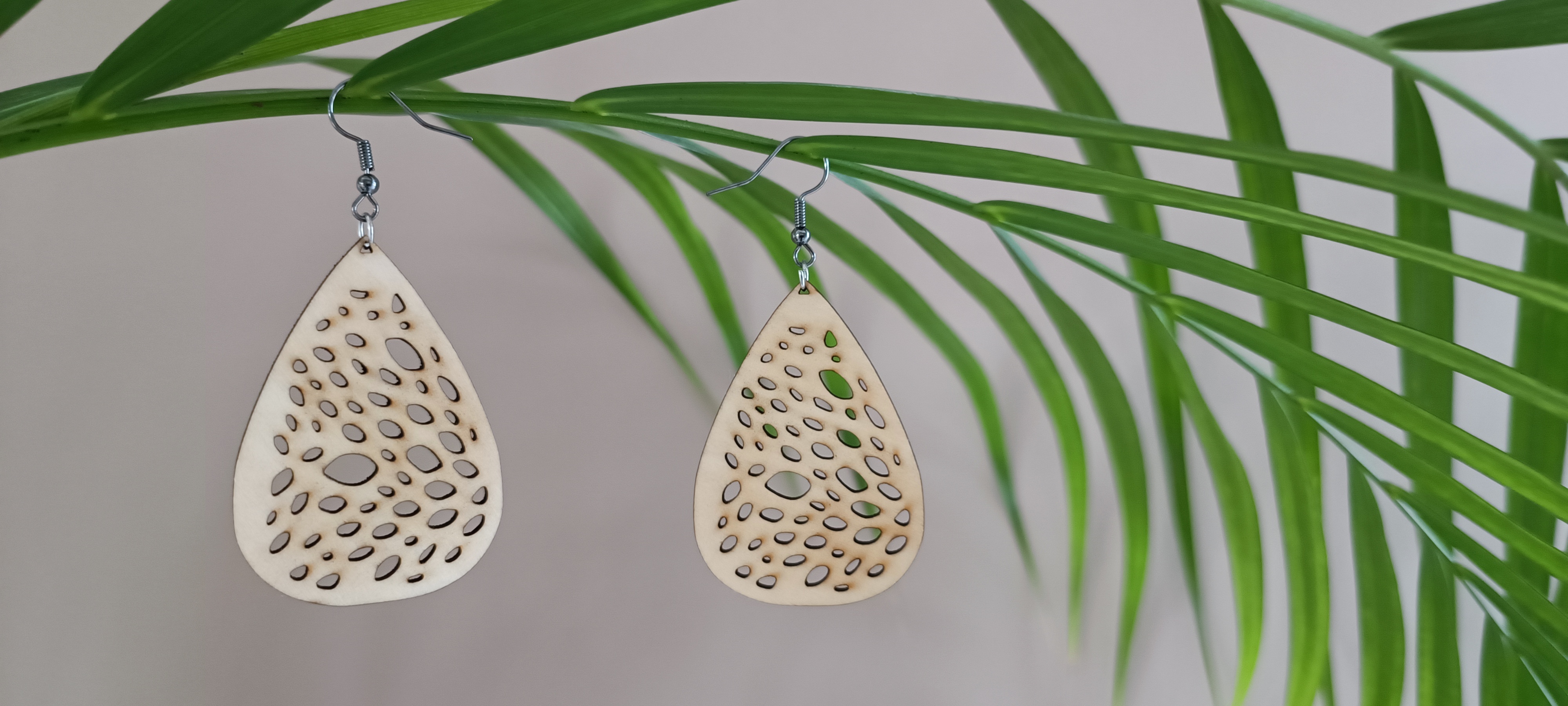 Boucles d’oreilles en bois découpé