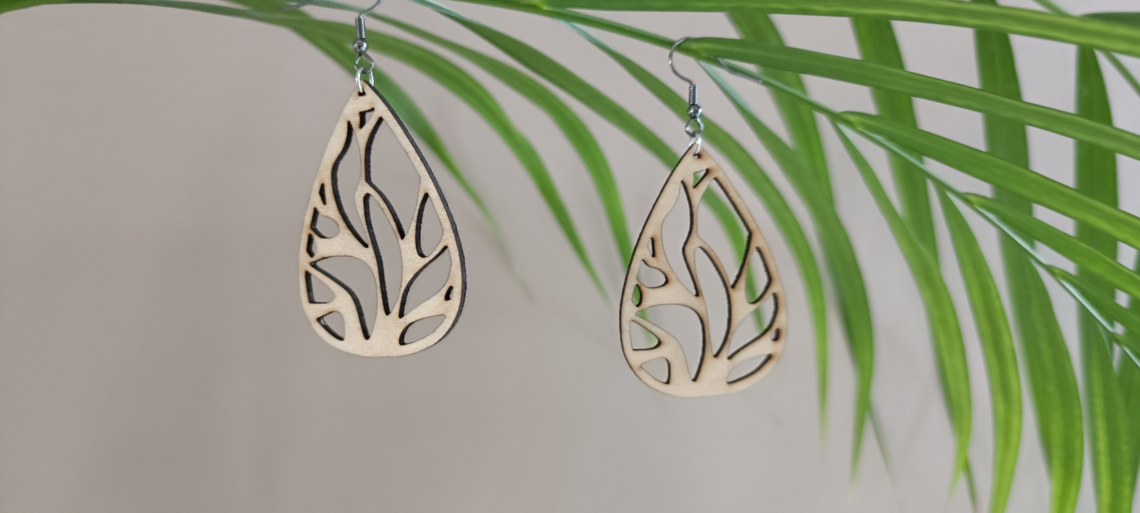 Boucles d’oreilles en bois découpé au laser