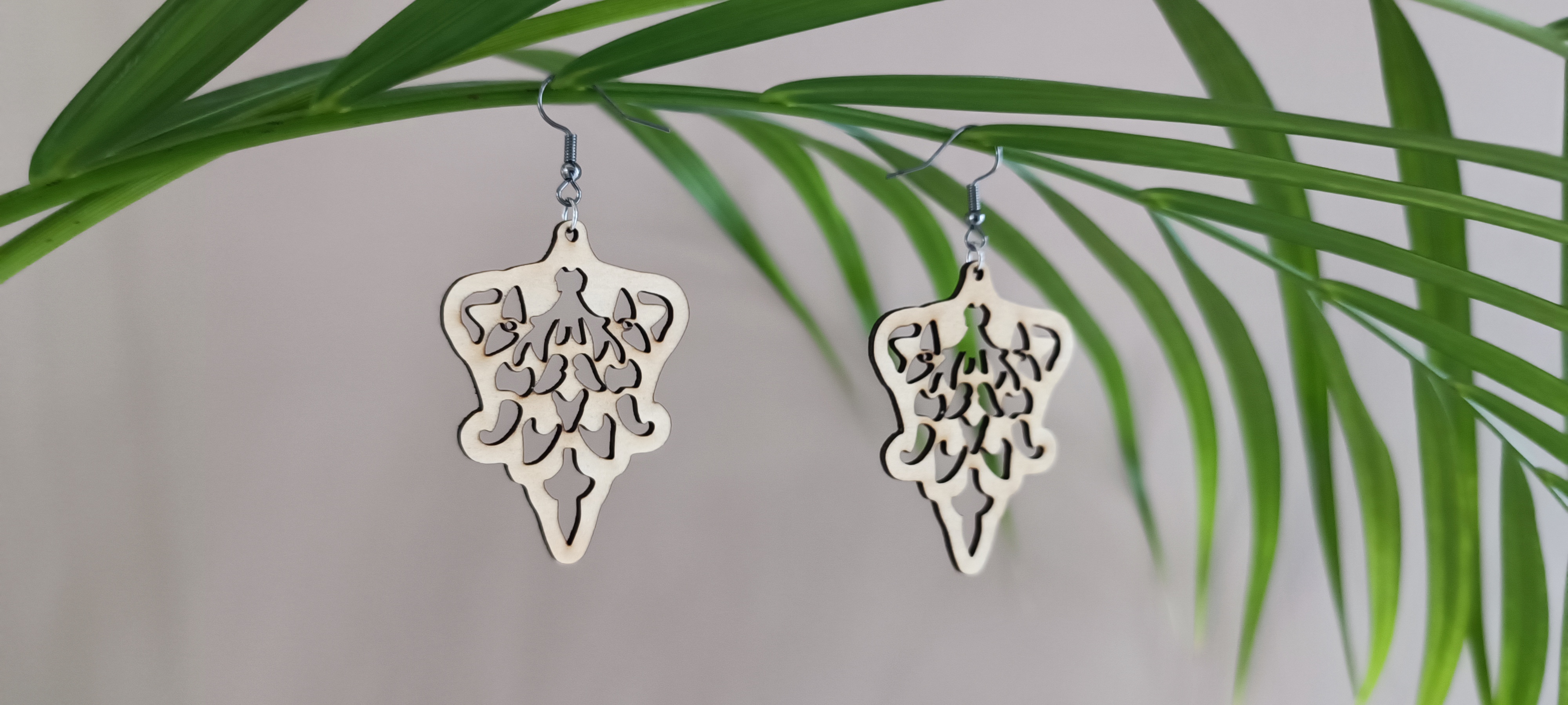 Boucles d’oreilles en bois découpé