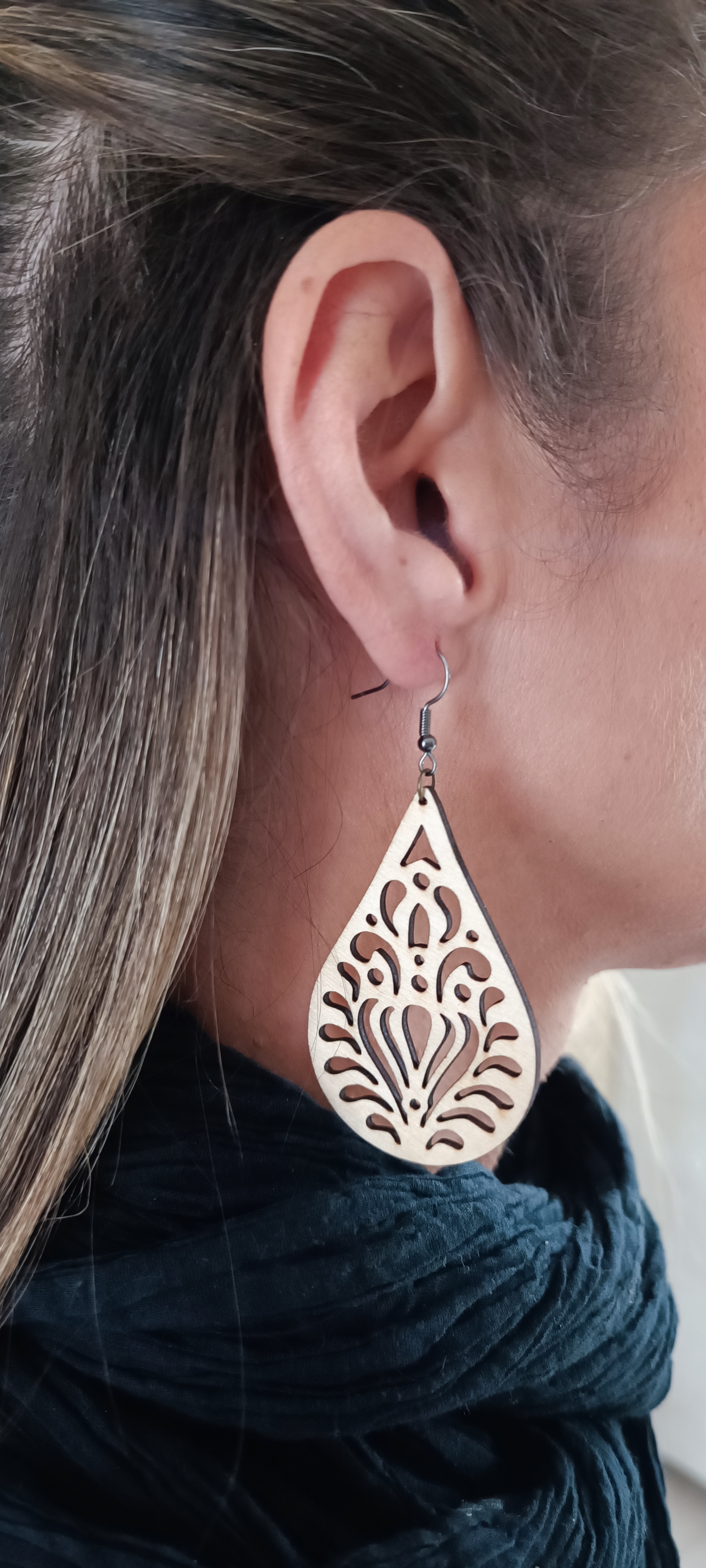 Boucles d’oreilles en bois découpé