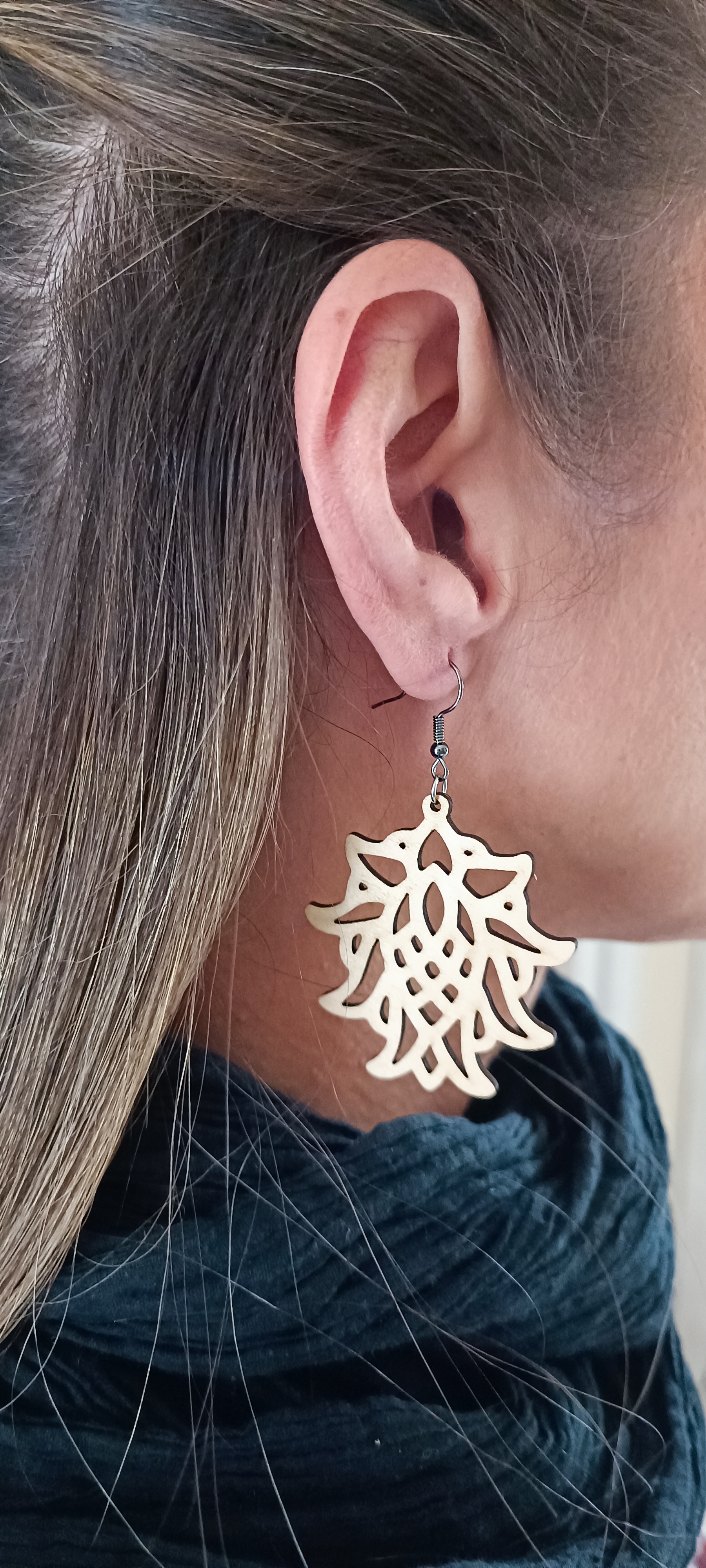 Boucles d'oreilles en bois découpé