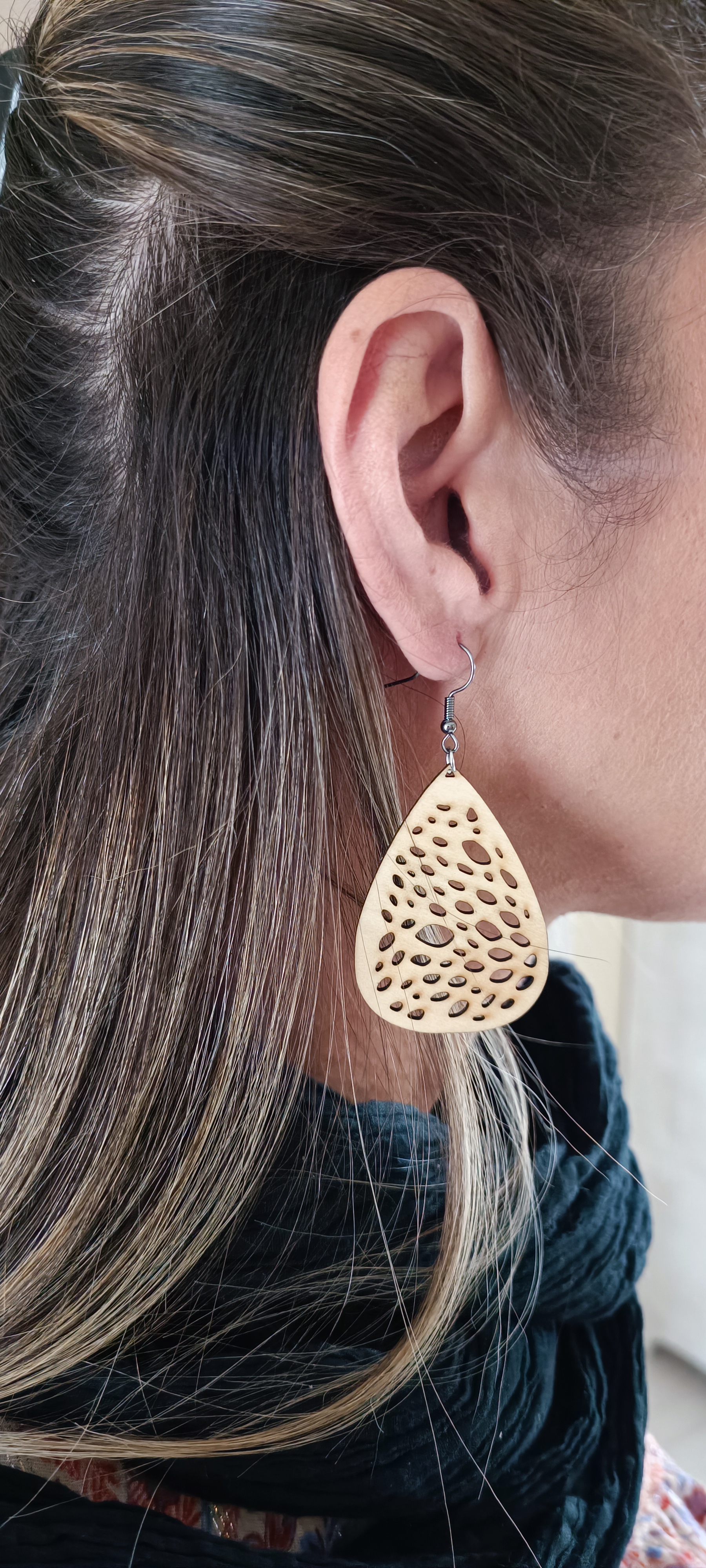 Boucles d’oreilles en bois découpé