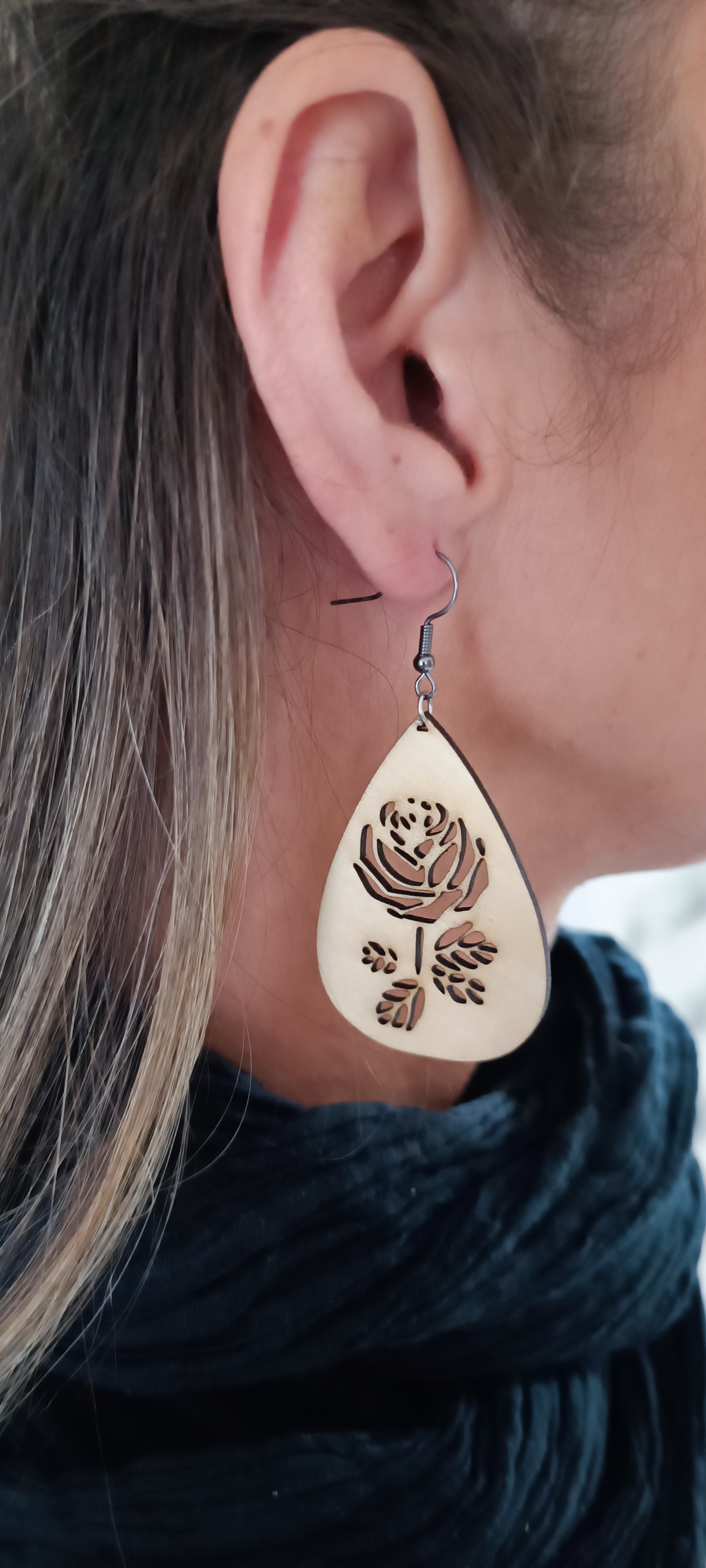 Boucles d’oreilles en bois gravé