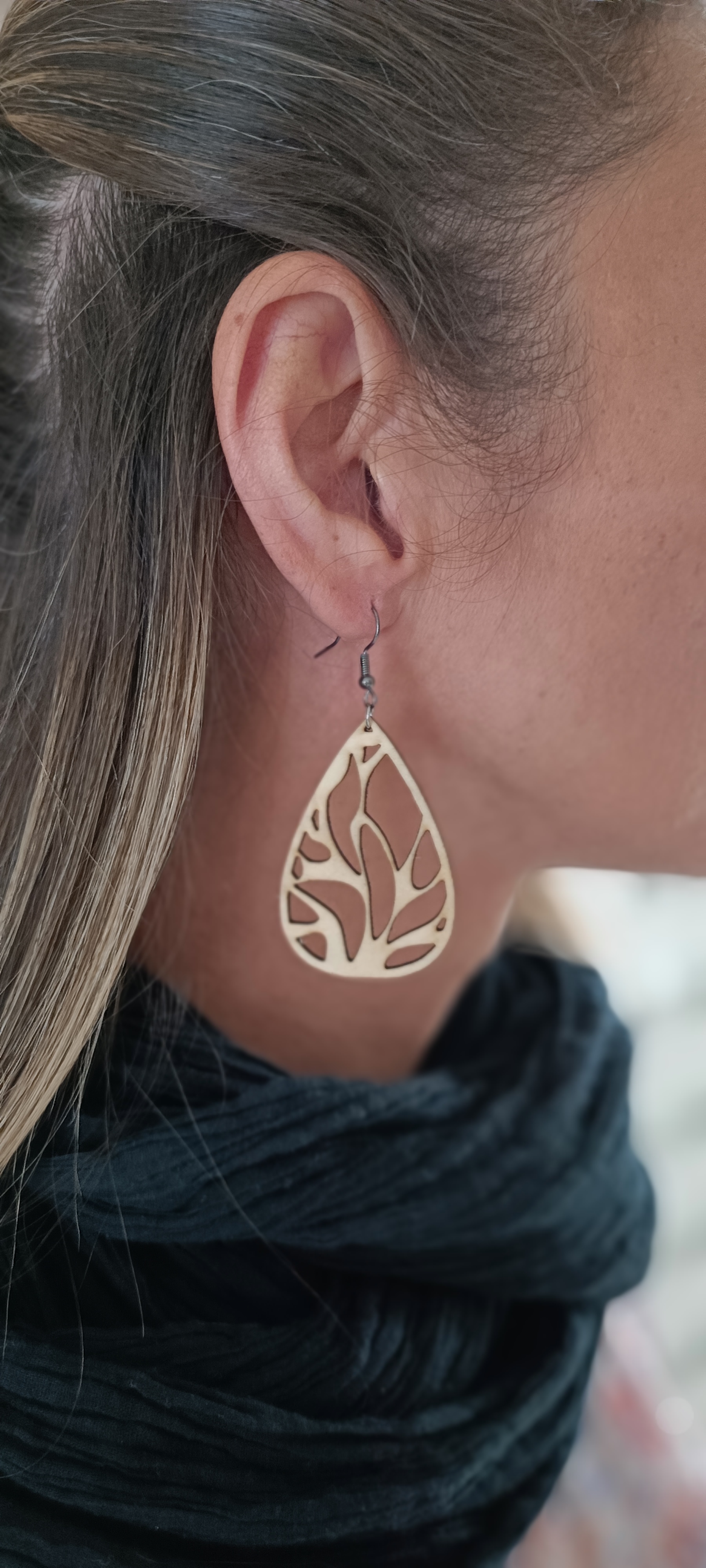 Boucles d’oreilles en bois découpé au laser