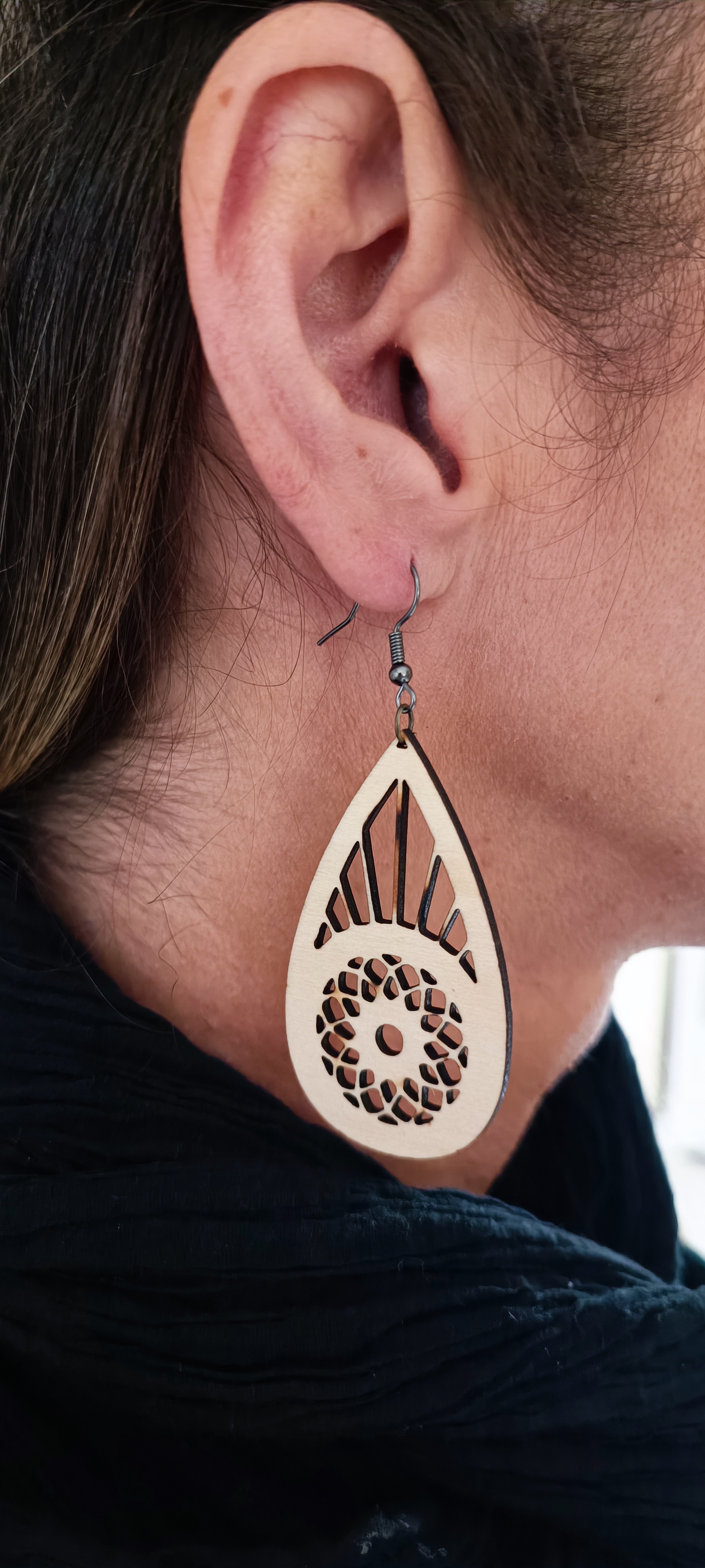Boucles d’oreilles en bois découpé