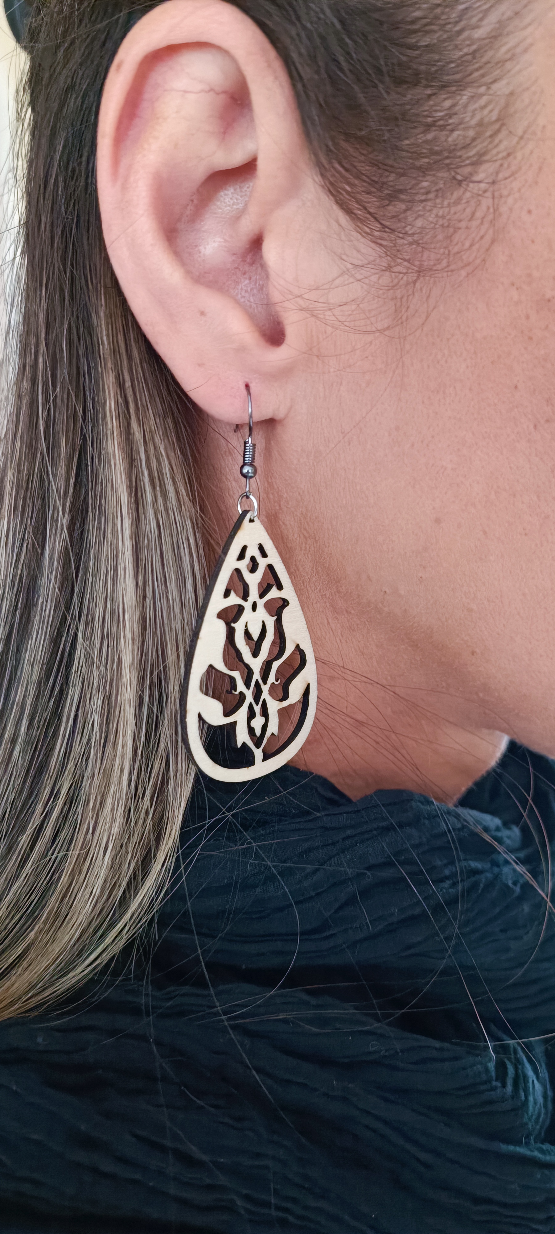 Boucles d'oreilles en bois découpé