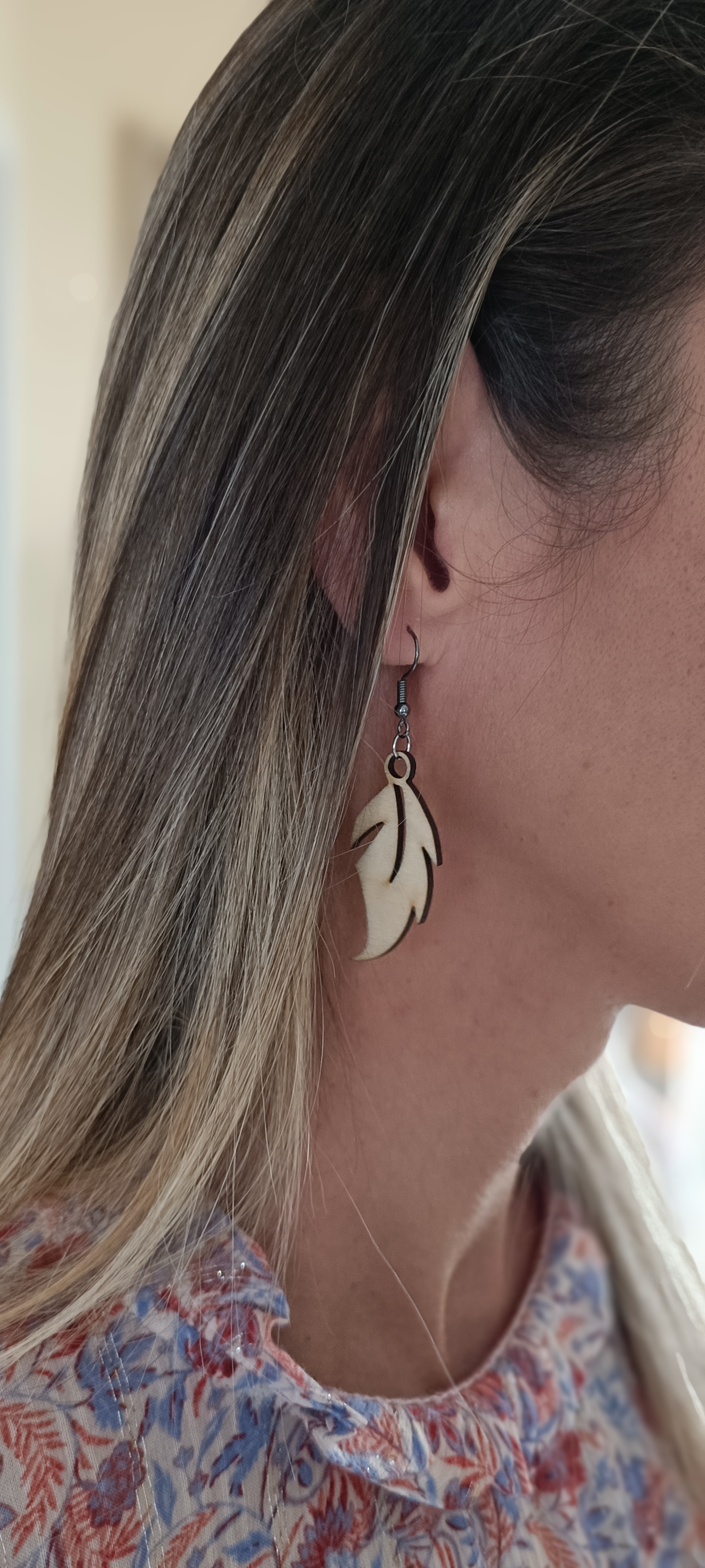 Boucles d'oreilles plume en bois