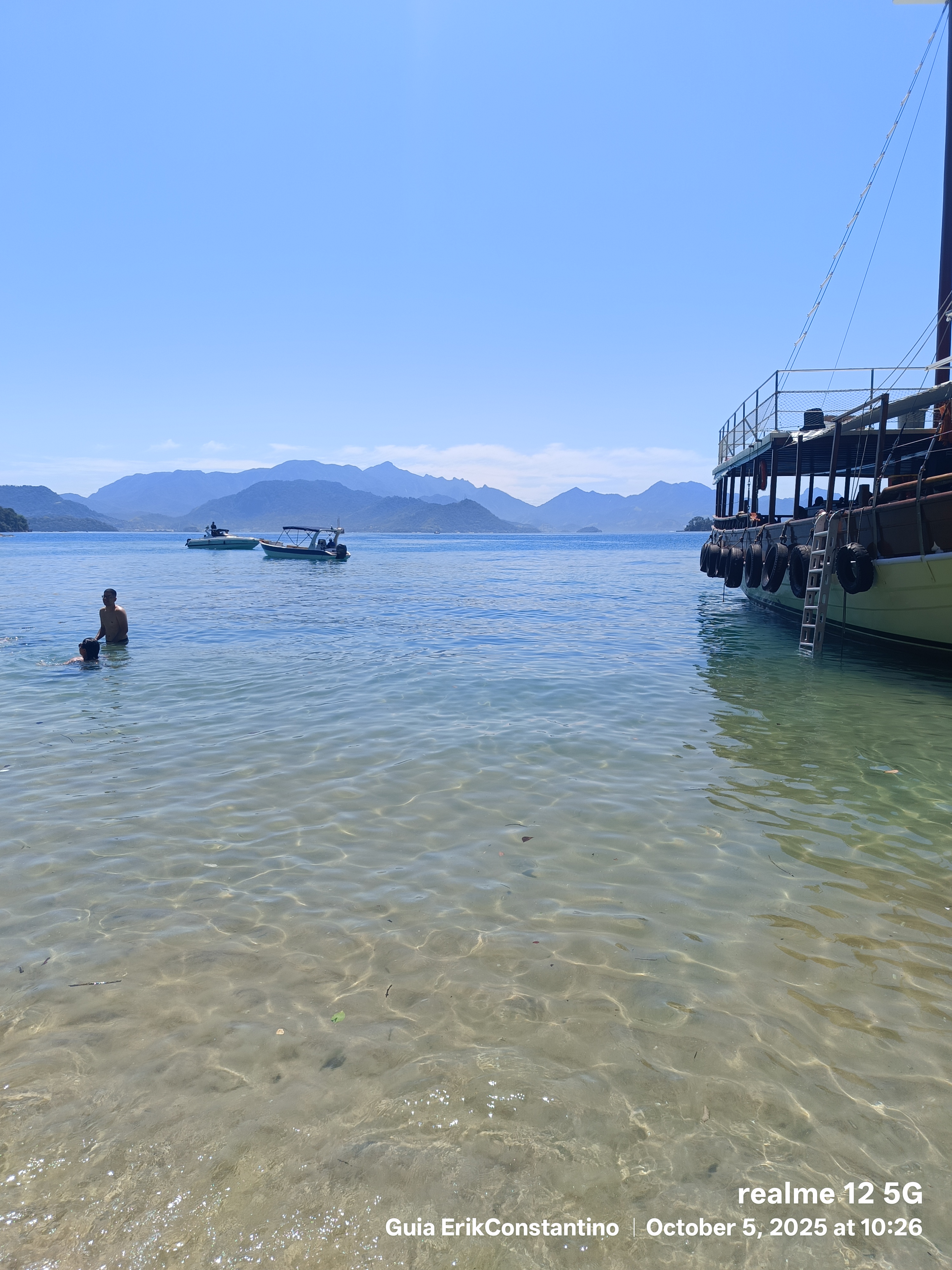 Passeio de escuna em Angra dos Reis.