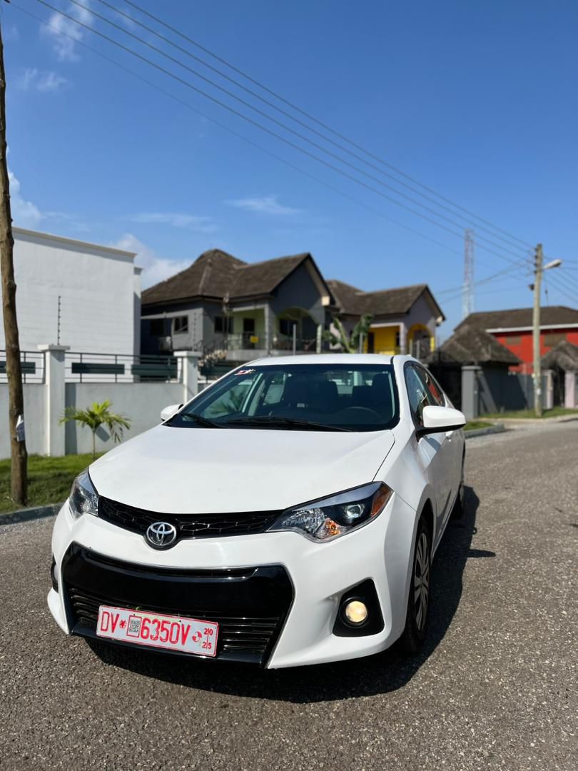 Toyota Corolla Sedan