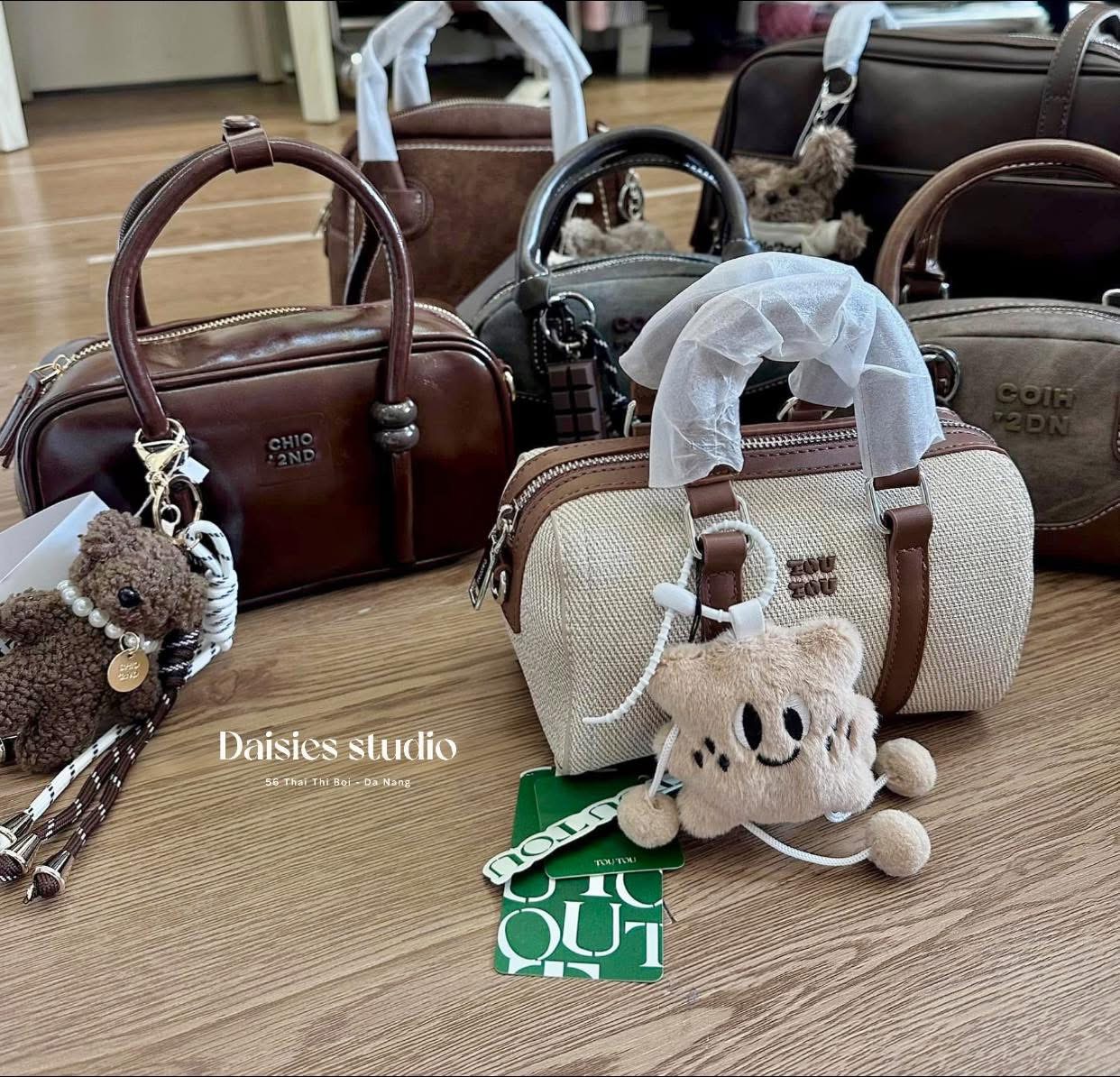 Túi xách COIN LAND sang trọng có móc khóa