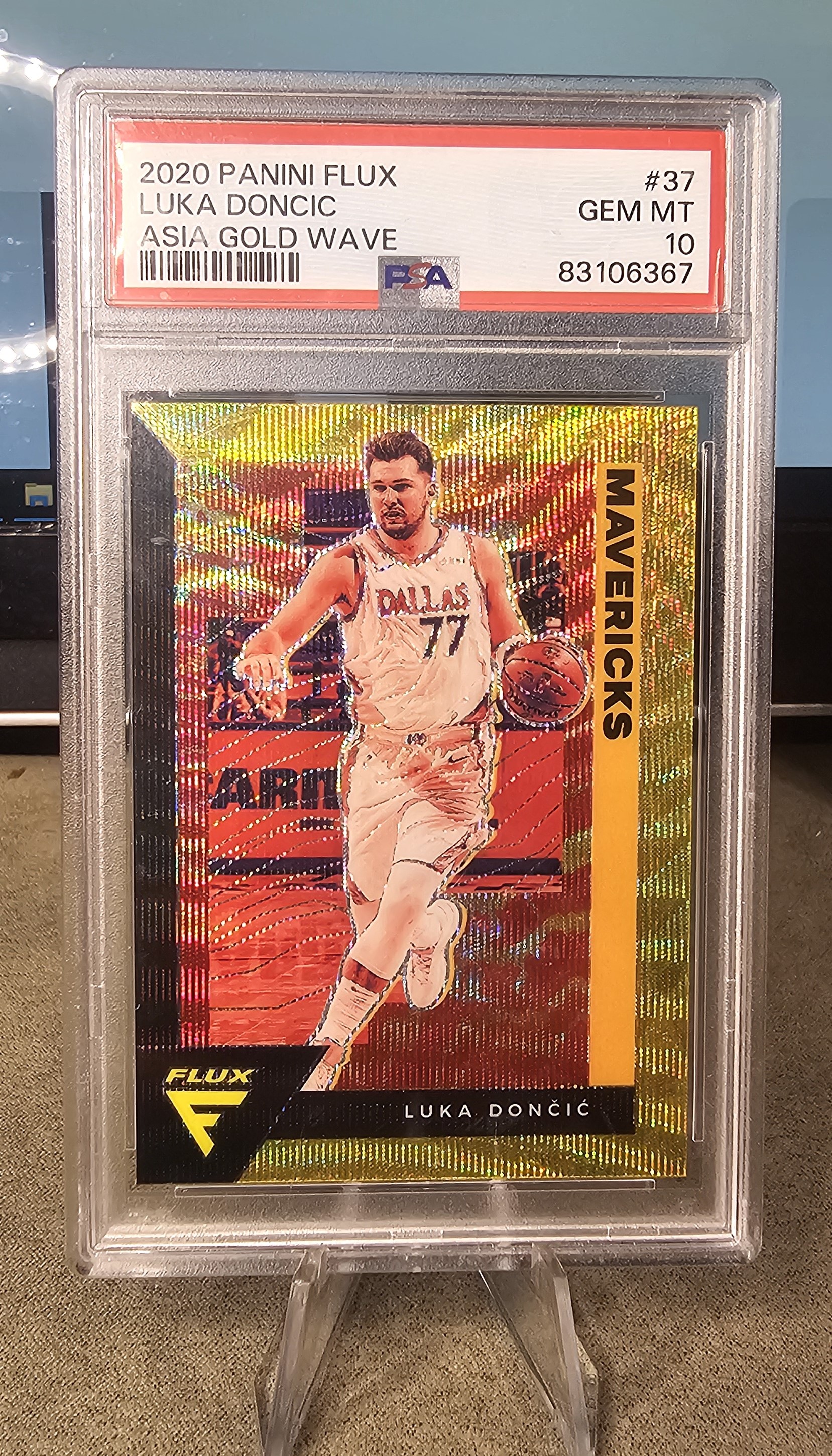 2020 Panini Flux Luka Dončić Asia Gold Wave #37