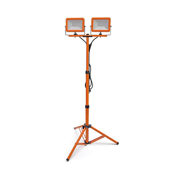 Projecteur LED sur trépied