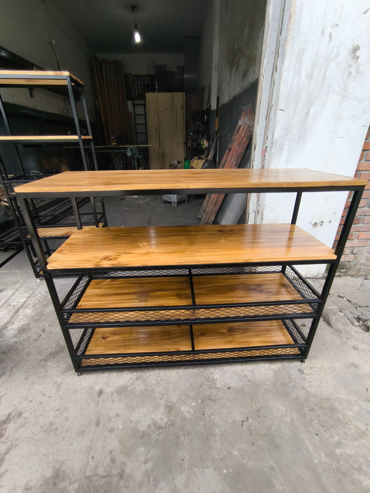 Desayunador con estantes