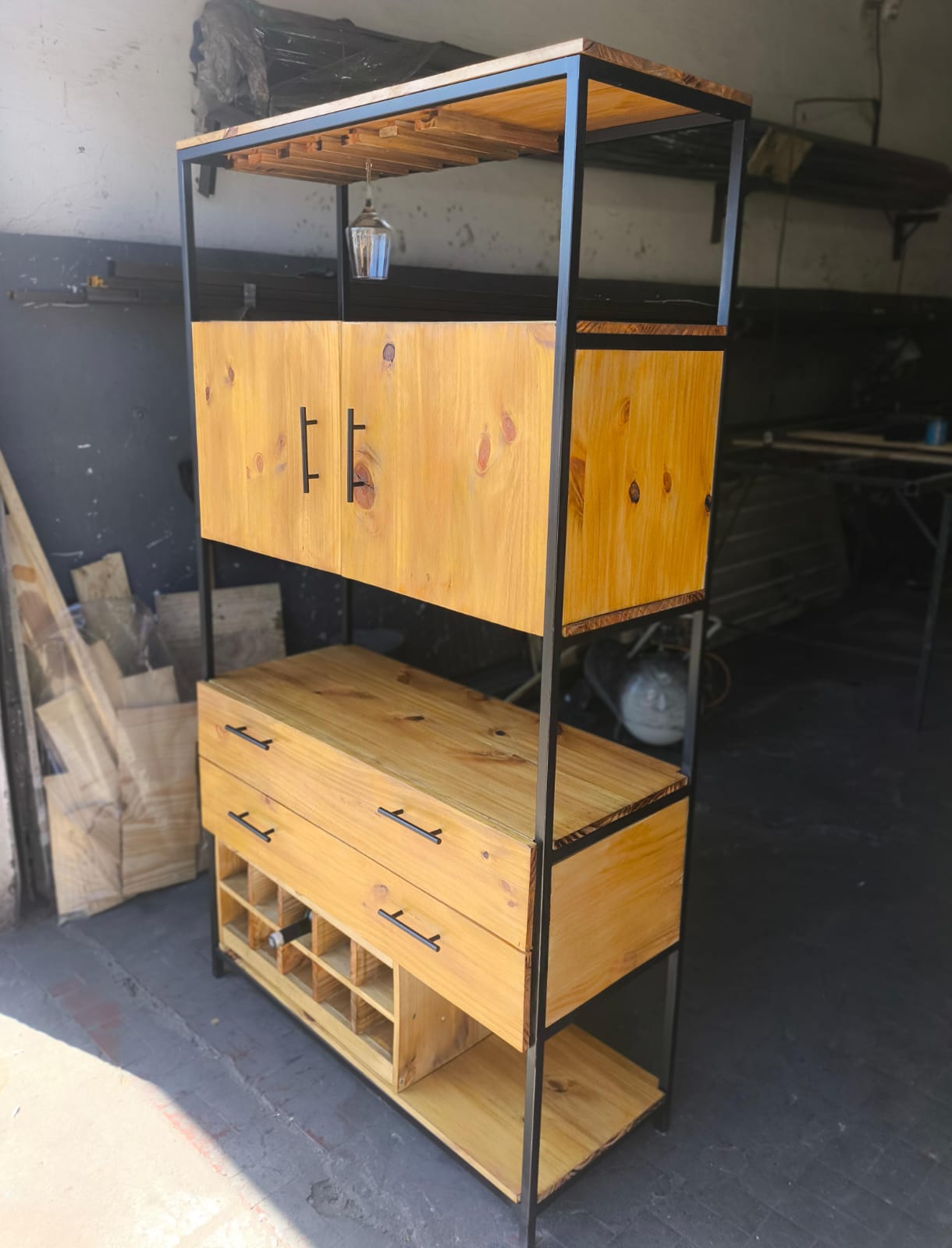 mueble para cocina con porta copa y cava