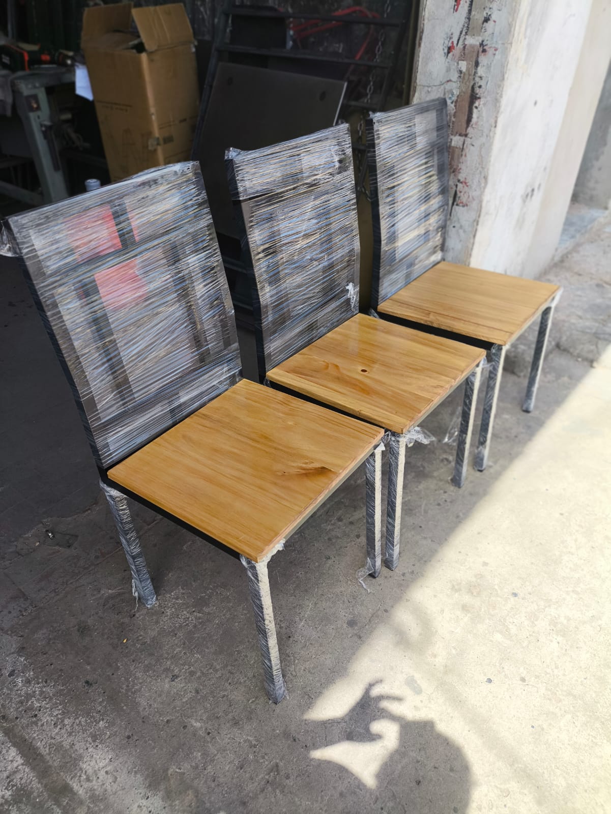 Sillas con respaldo decorado