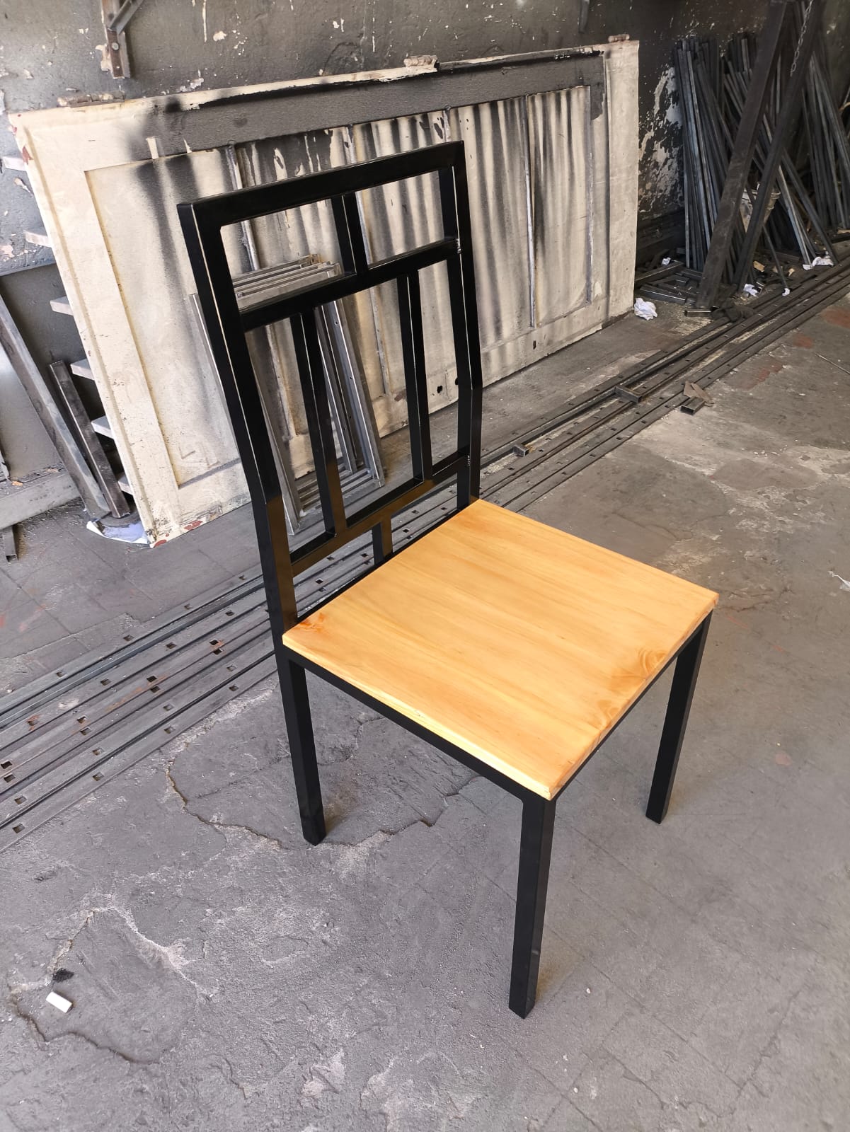 Sillas con respaldo decorado