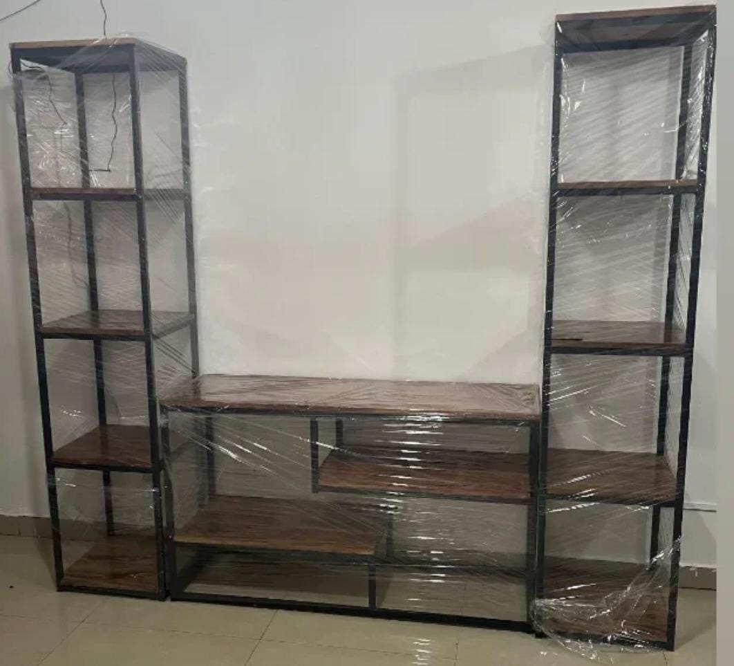 rack de tv con estanterías