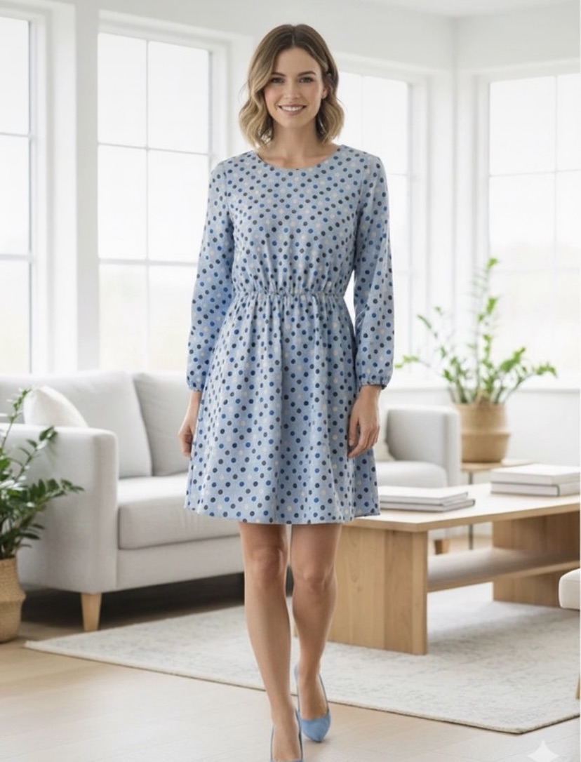 Vestido azul de lunares