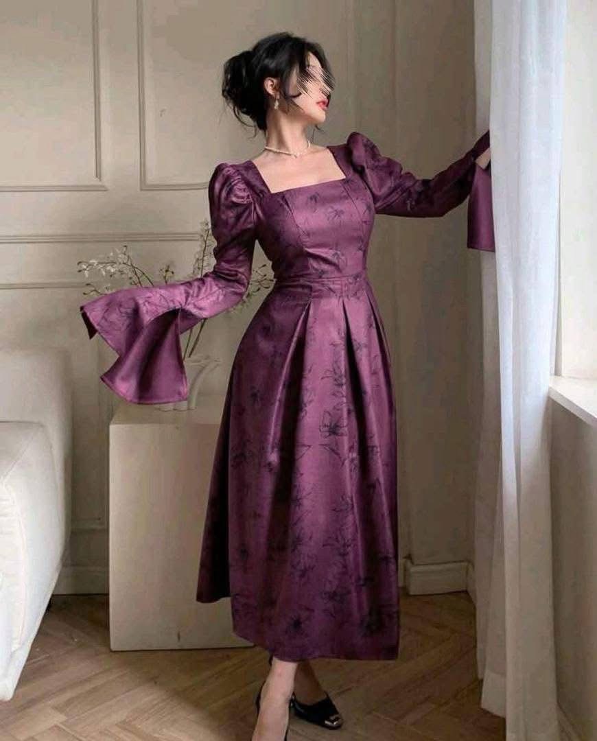 فستان سهرة بنفسجي بنقشة زهور أنيقة