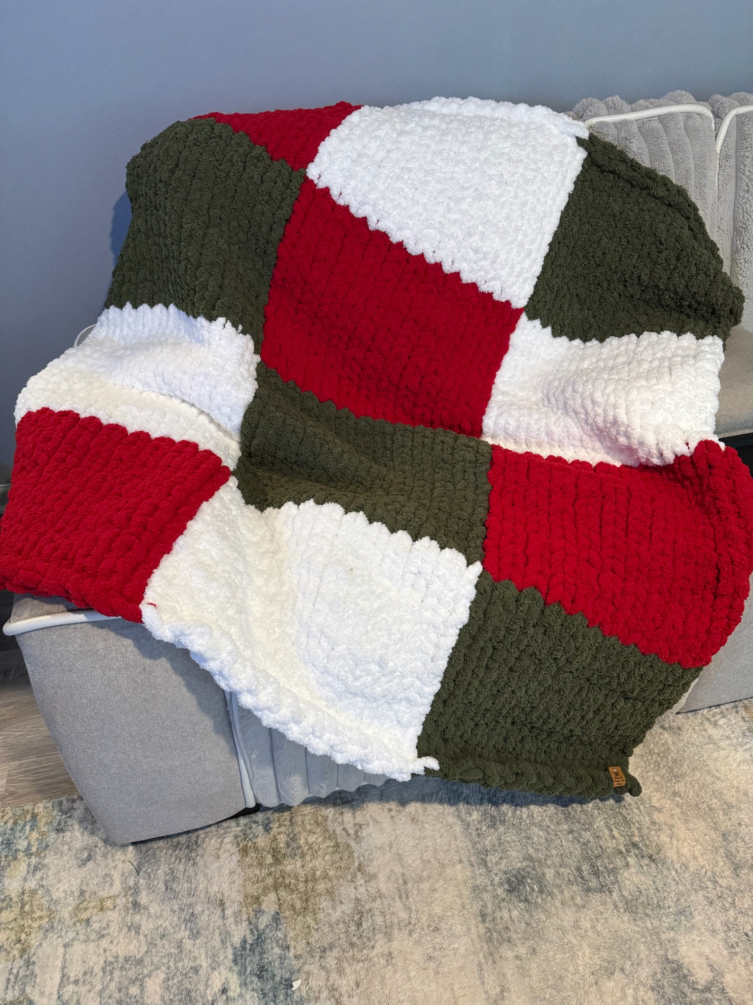 Large Throw - 50"x60" - Luxurious Chunky Knit Blankets