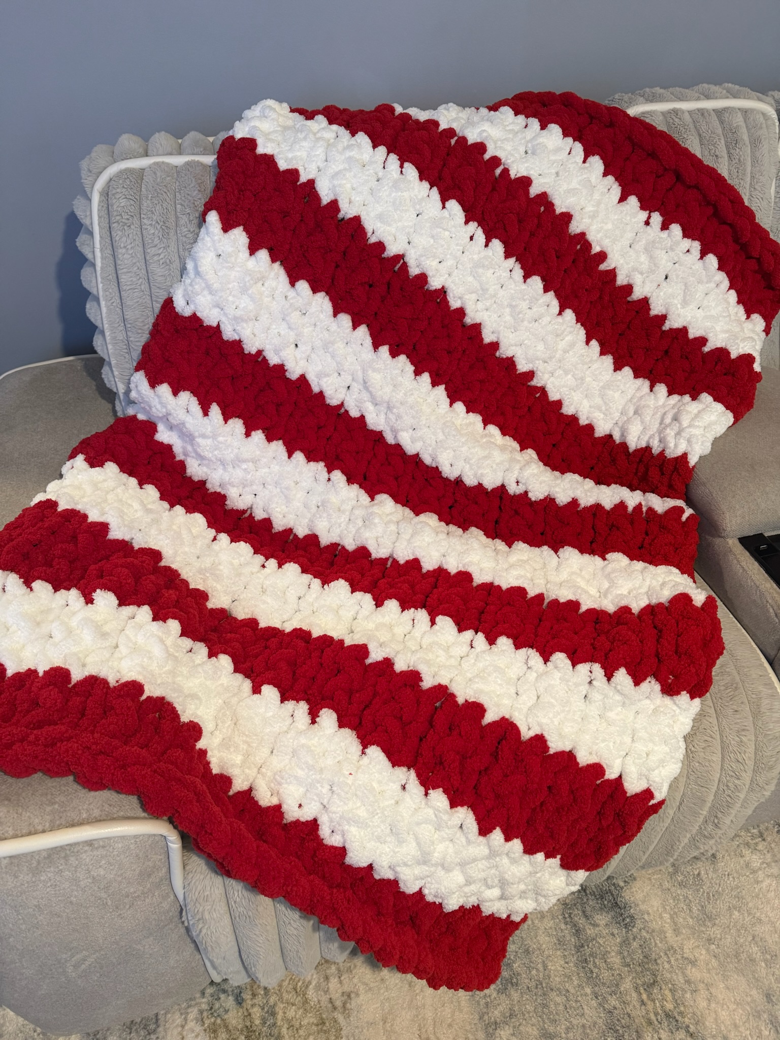 Medium Throw - 40"x60" - Luxurious Chunky Knit Blankets