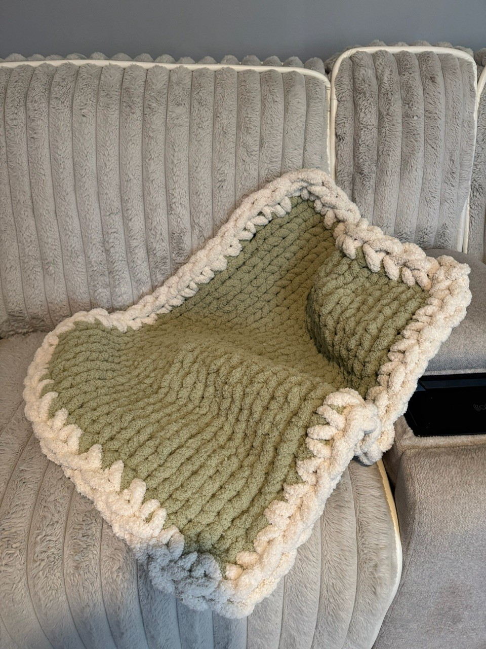 Baby - 25"x30" - Luxurious Chunky Knit Blankets