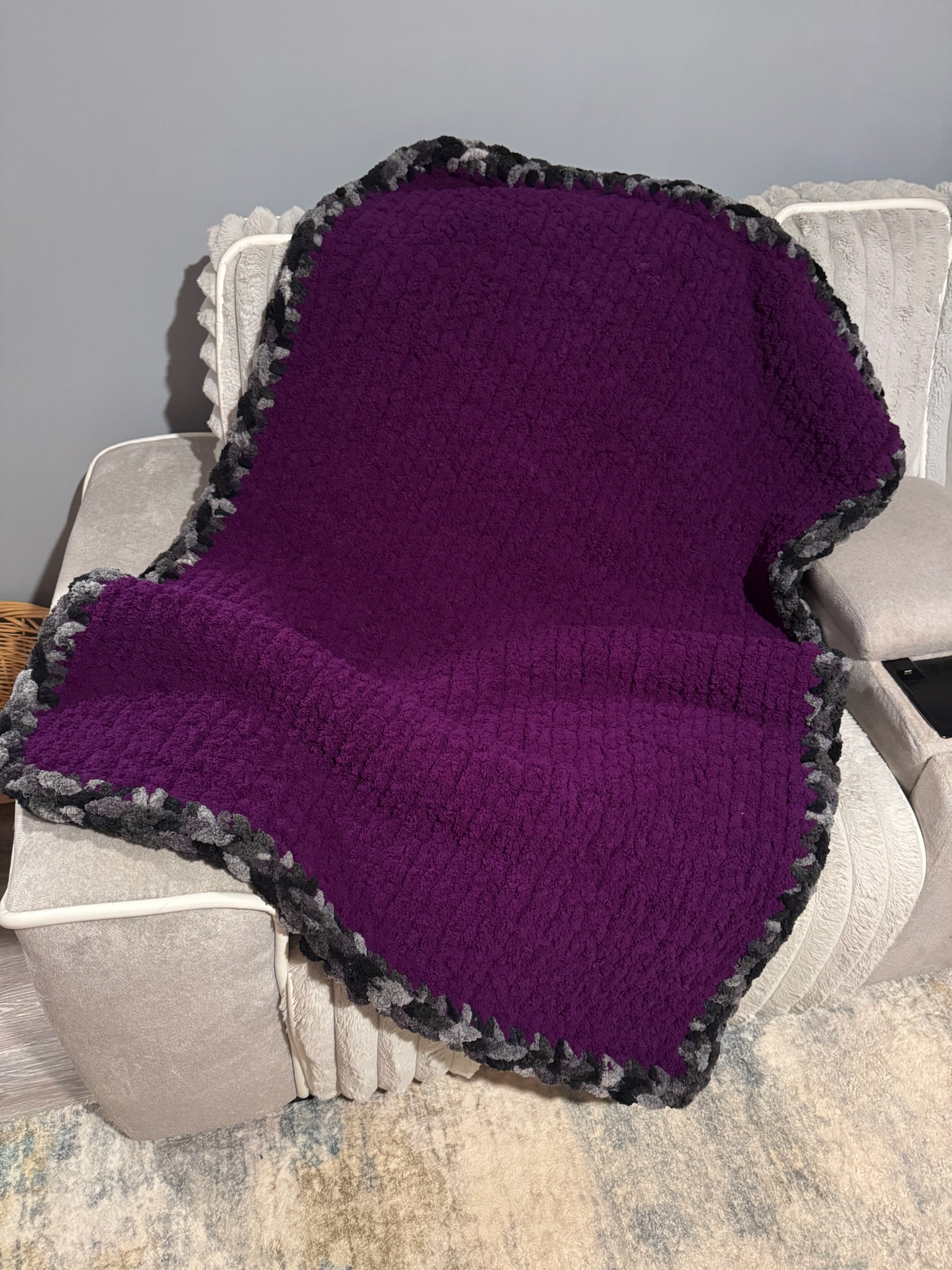 Medium Throw - 40"x60" - Luxurious Chunky Knit Blankets