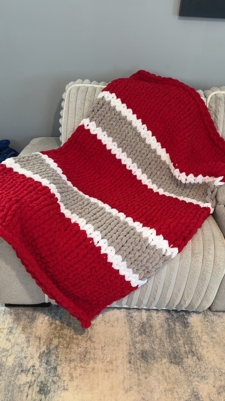 Medium Throw - 40"x60" - Luxurious Chunky Knit Blankets