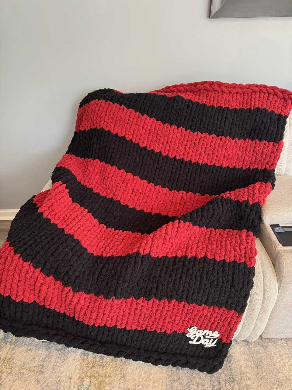 Large Throw - 50"x60" - Luxurious Chunky Knit Blankets