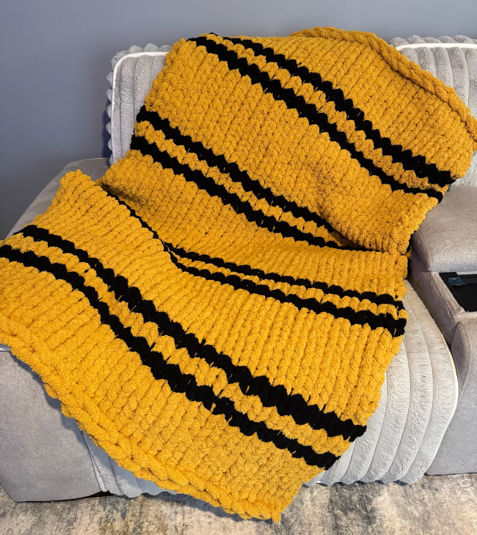 Medium Throw - 40"x60" - Luxurious Chunky Knit Blankets