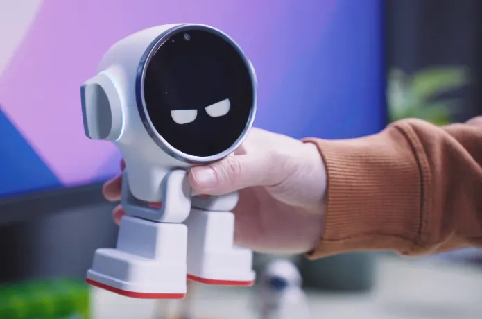 Desktop AI ROBOT Voice Dialogue Remote Monitoring