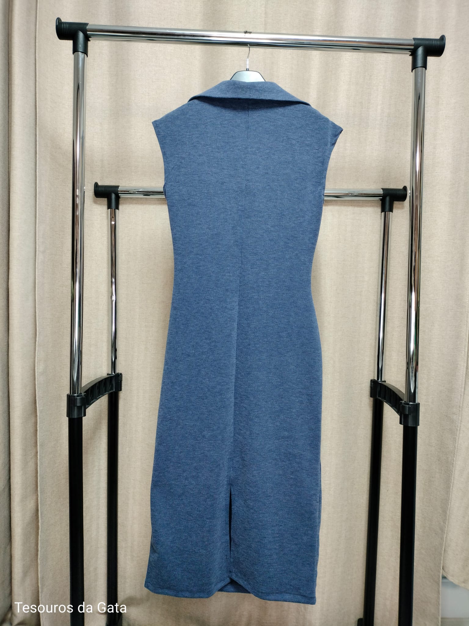 Vestido azul sem mangas