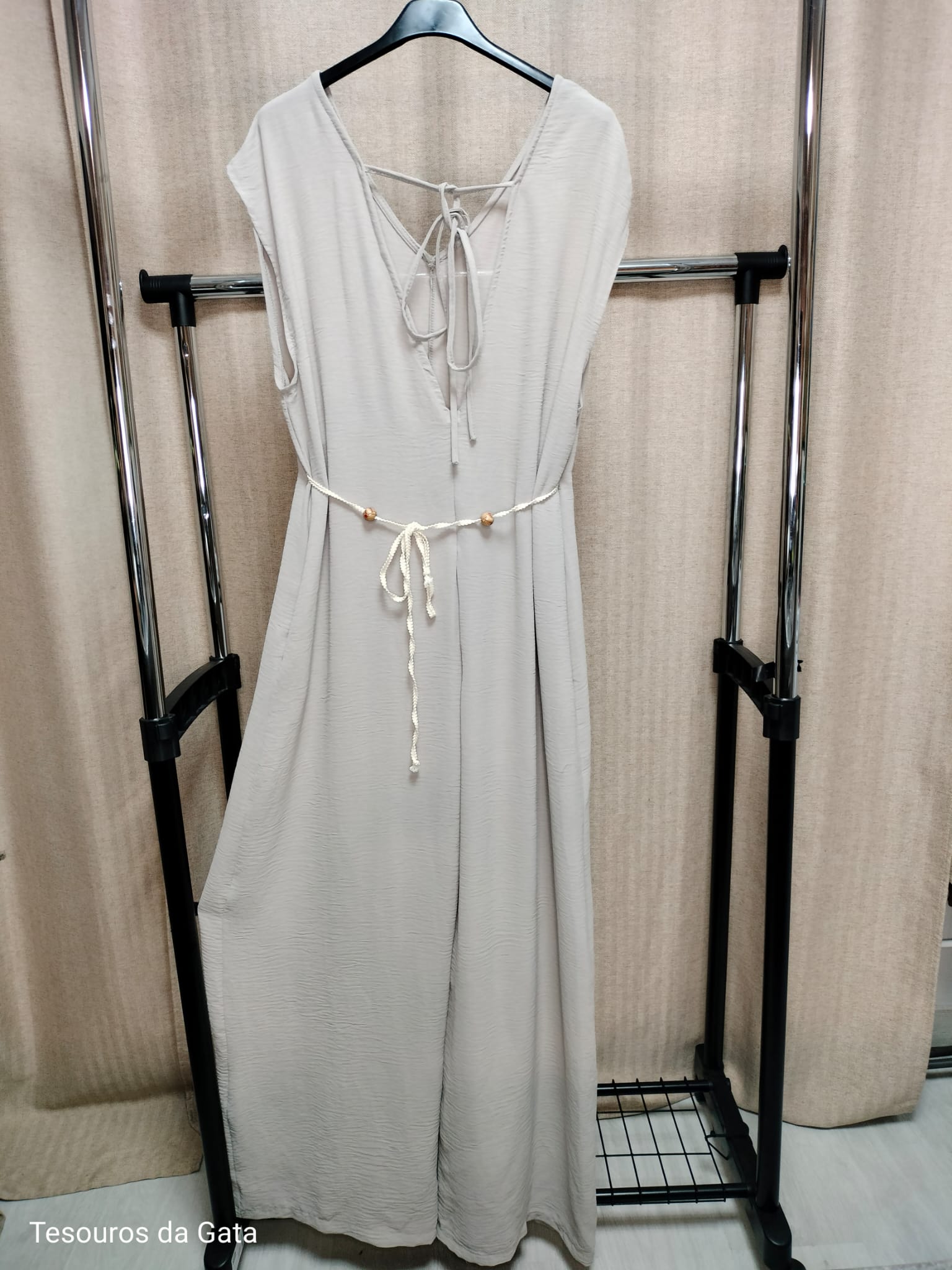 Macacão feminino bege