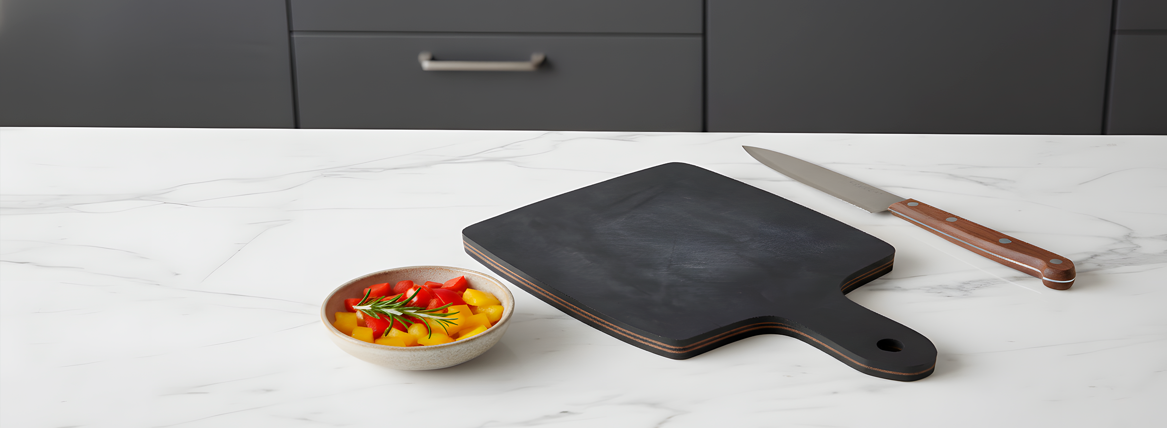 Tábua de corte preta com cabo - 40cm x 28cm