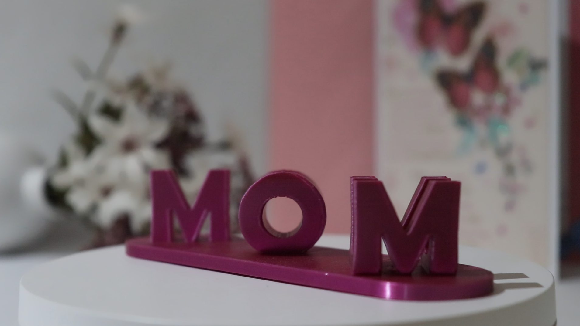 'I ❤️ U MOM' Illusion Sign