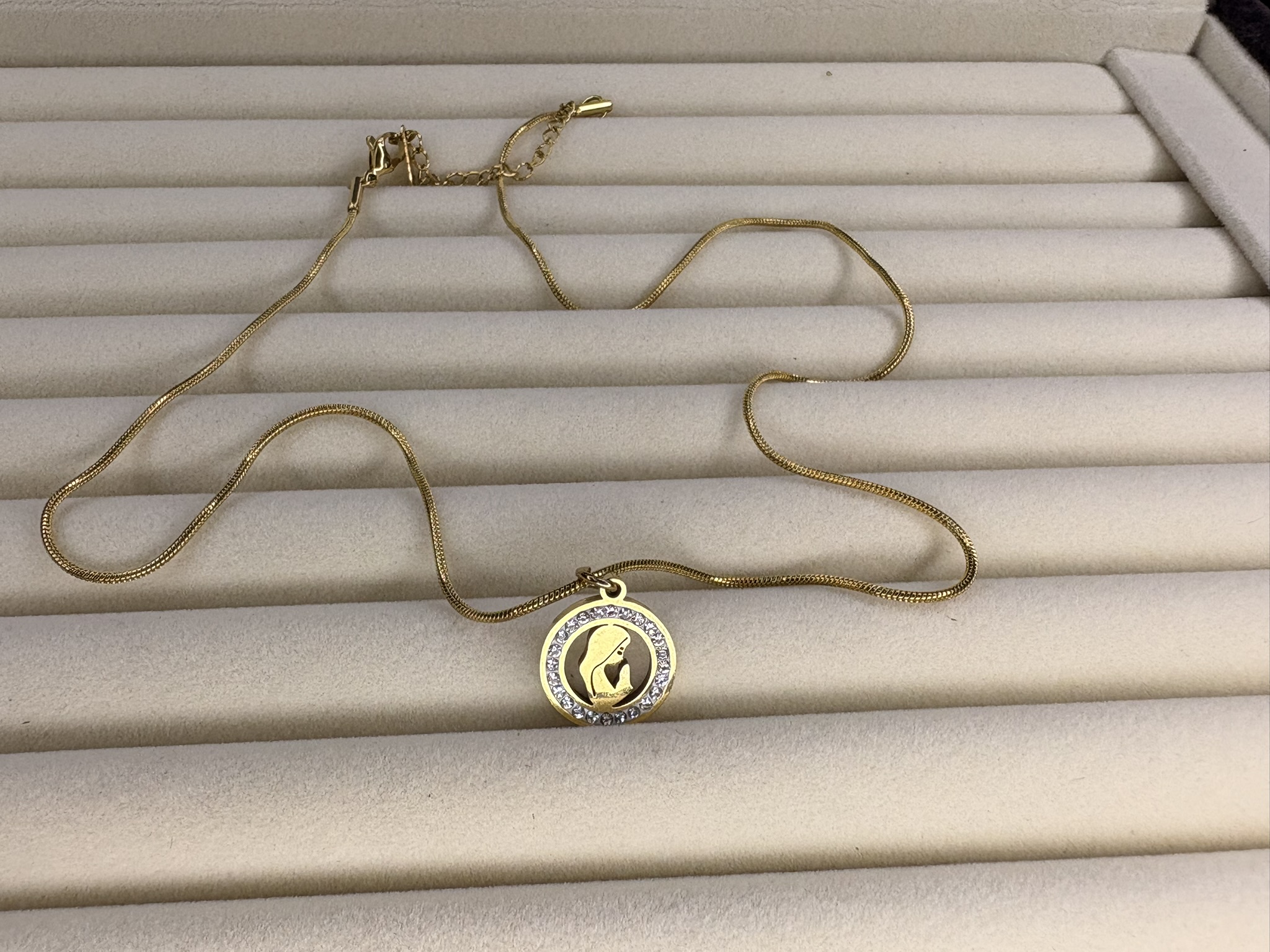 Gold Pendant Necklace