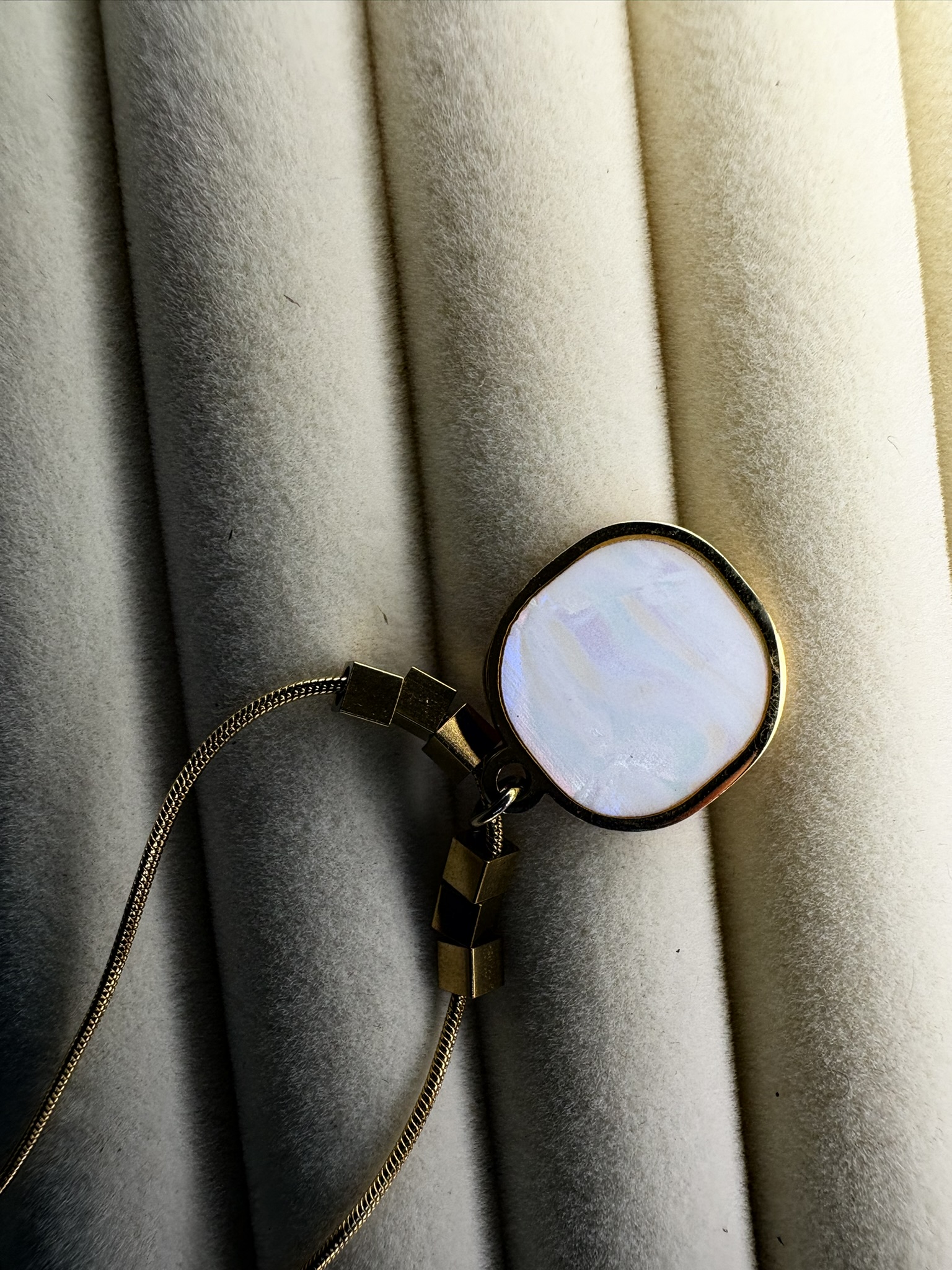 Elegant gold necklace with mother of pearl pendant