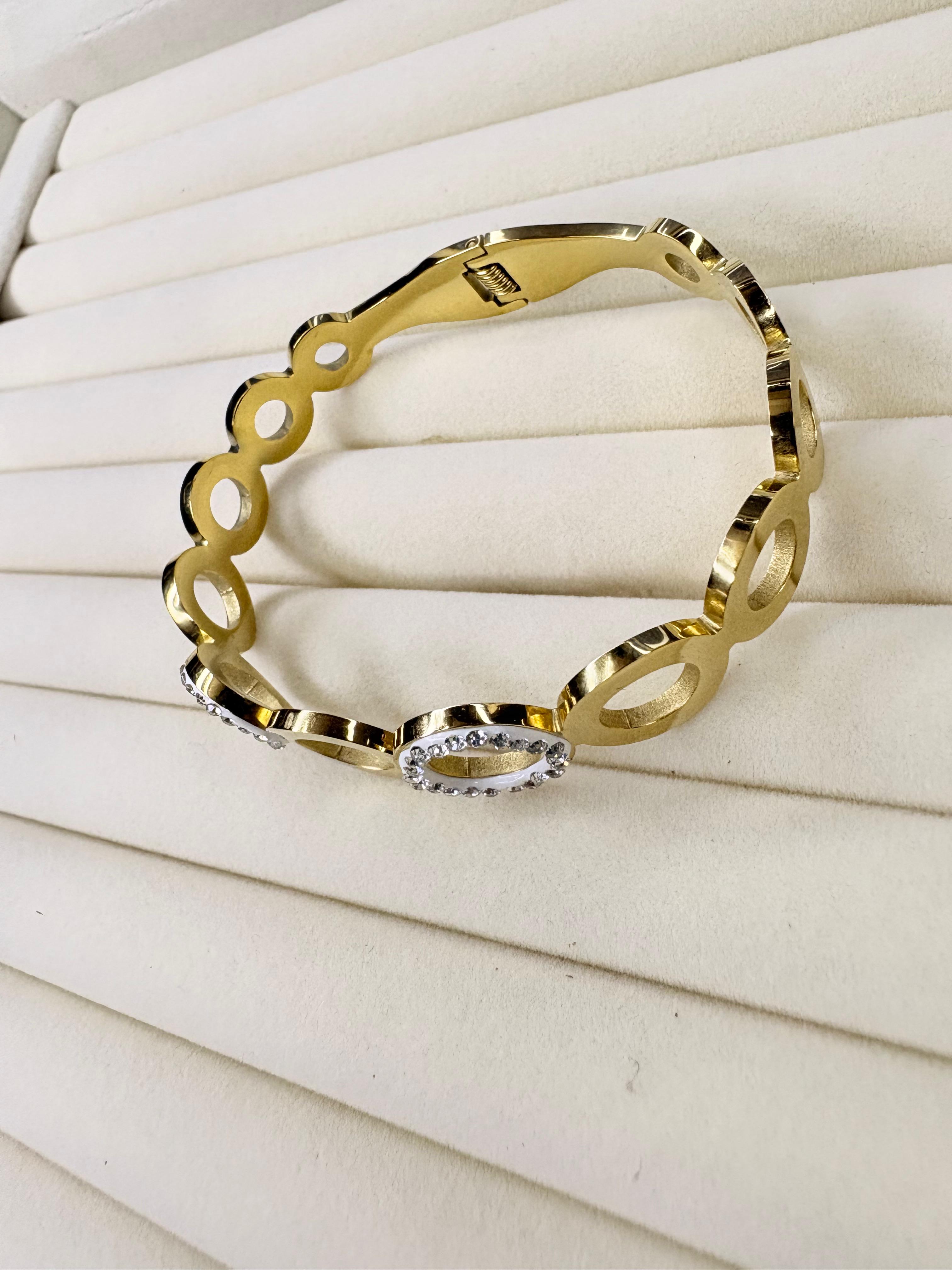 Elegant Gold Bracelet with Circular Motifs