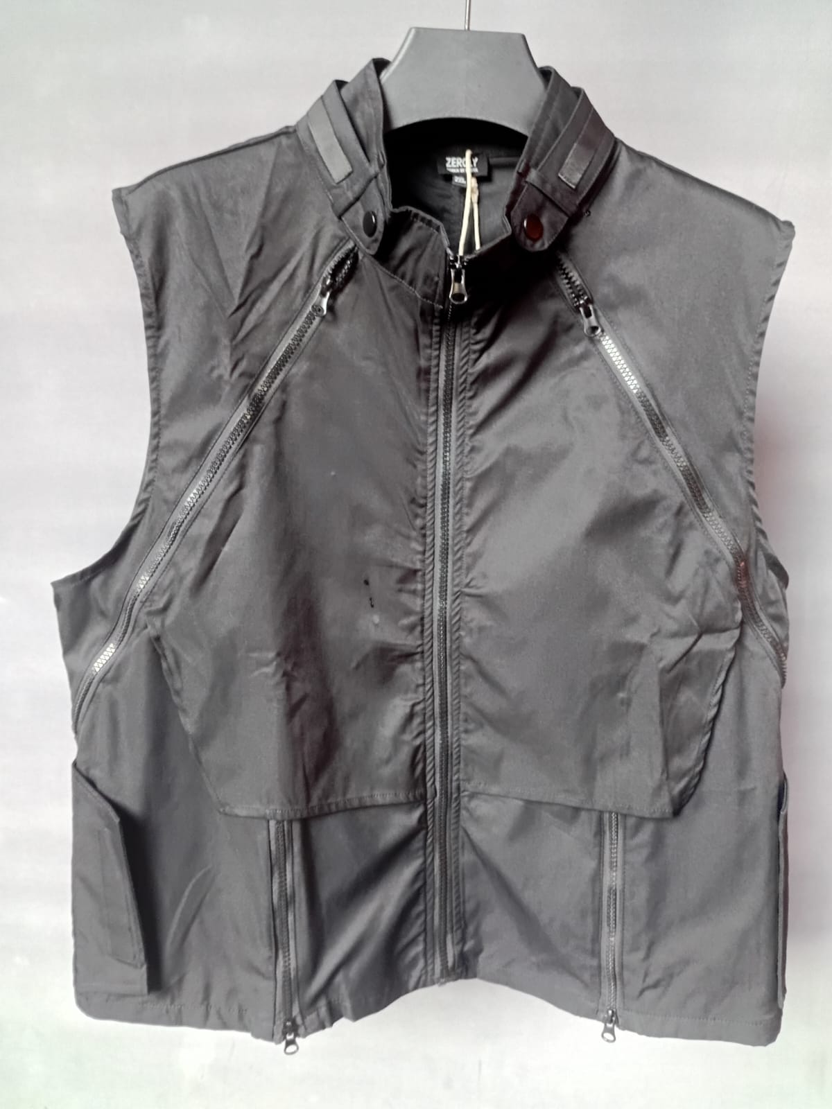 Black Sleeveless Zipper Jacket