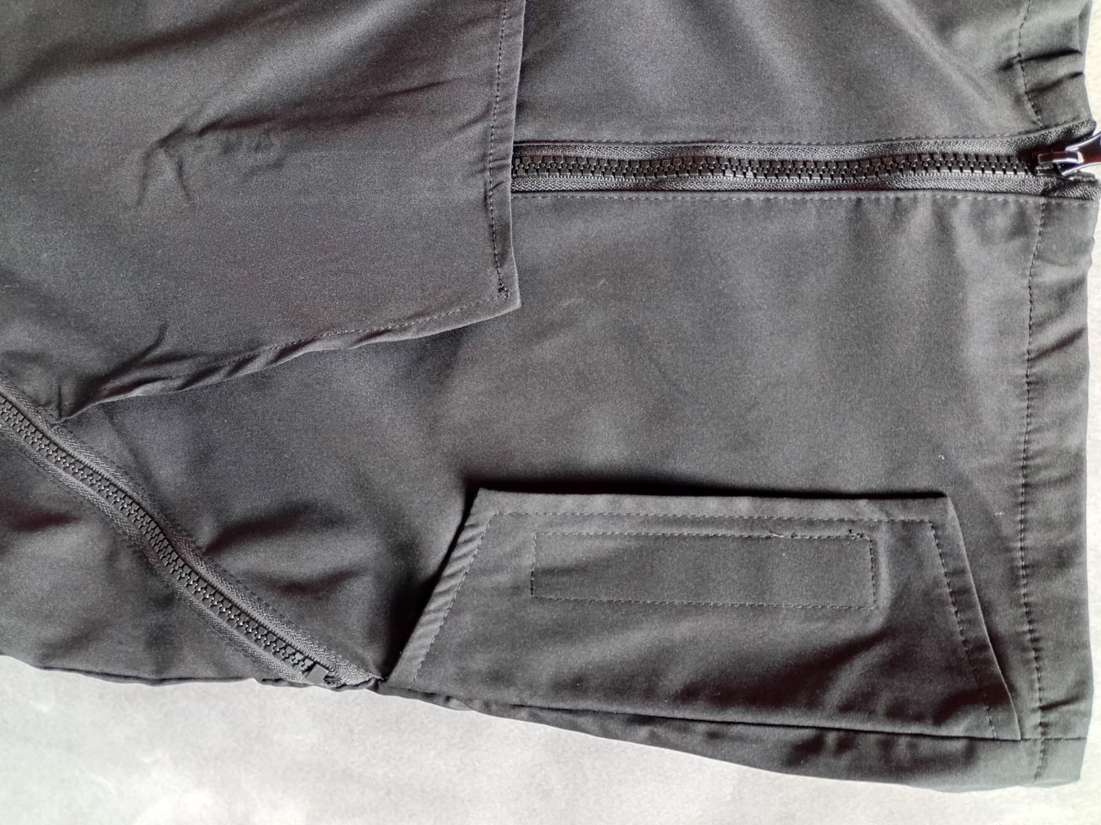 Black Sleeveless Zipper Jacket