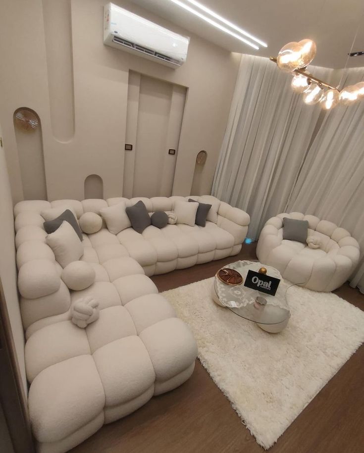 Samaa Dubai Cloud Sofa - أريكة سَماء دبي