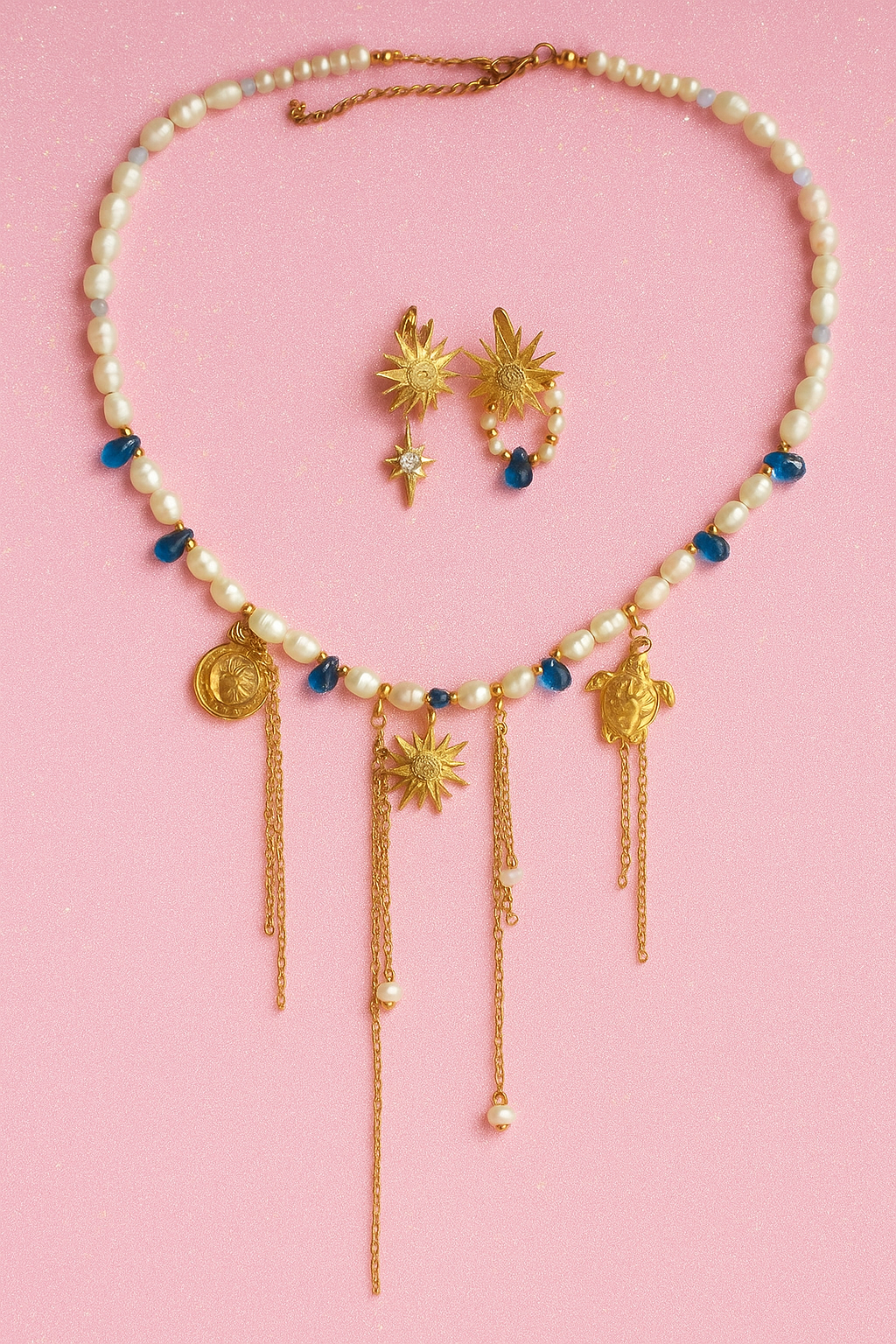 Collier doré perlé avec pendentif soleil