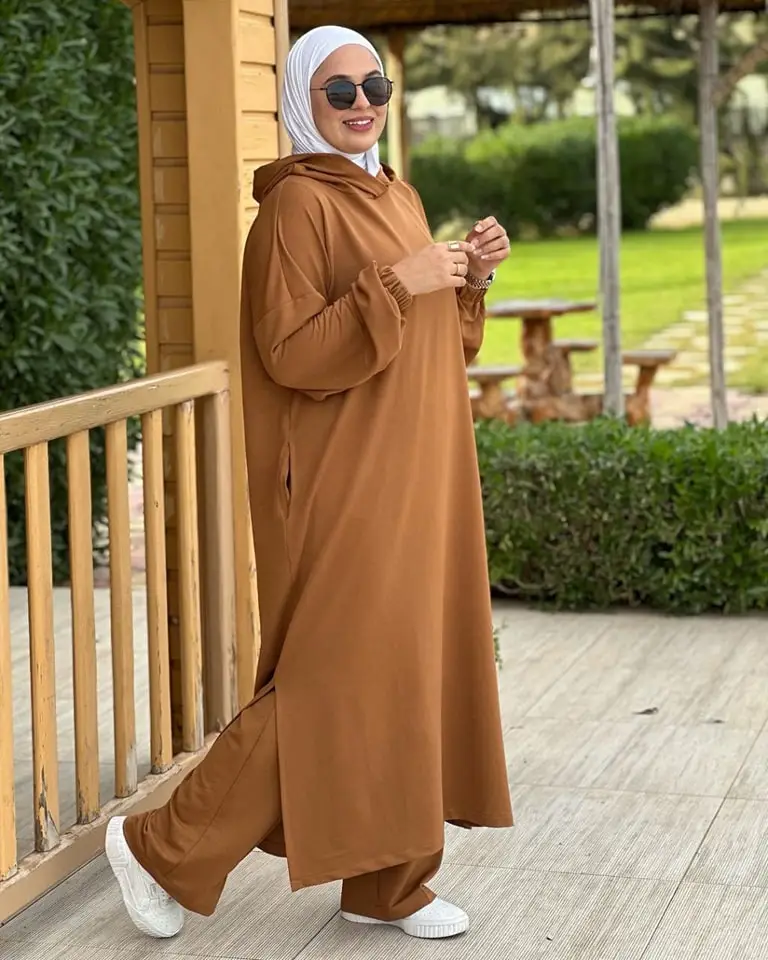 Abaya moderne marron avec plusieurs coulrurs