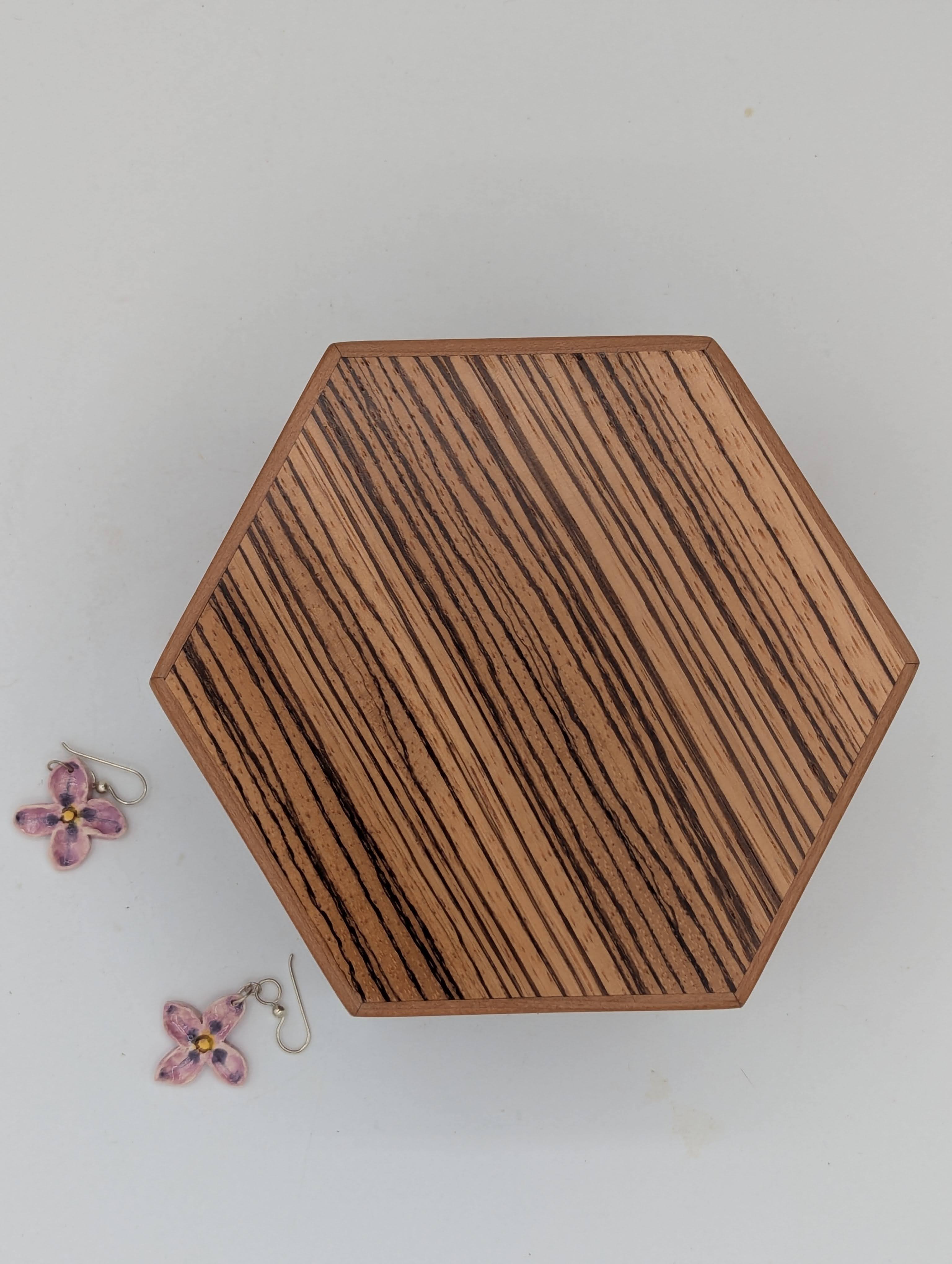 Australian Lace Wood Continuous Wood Grain Box