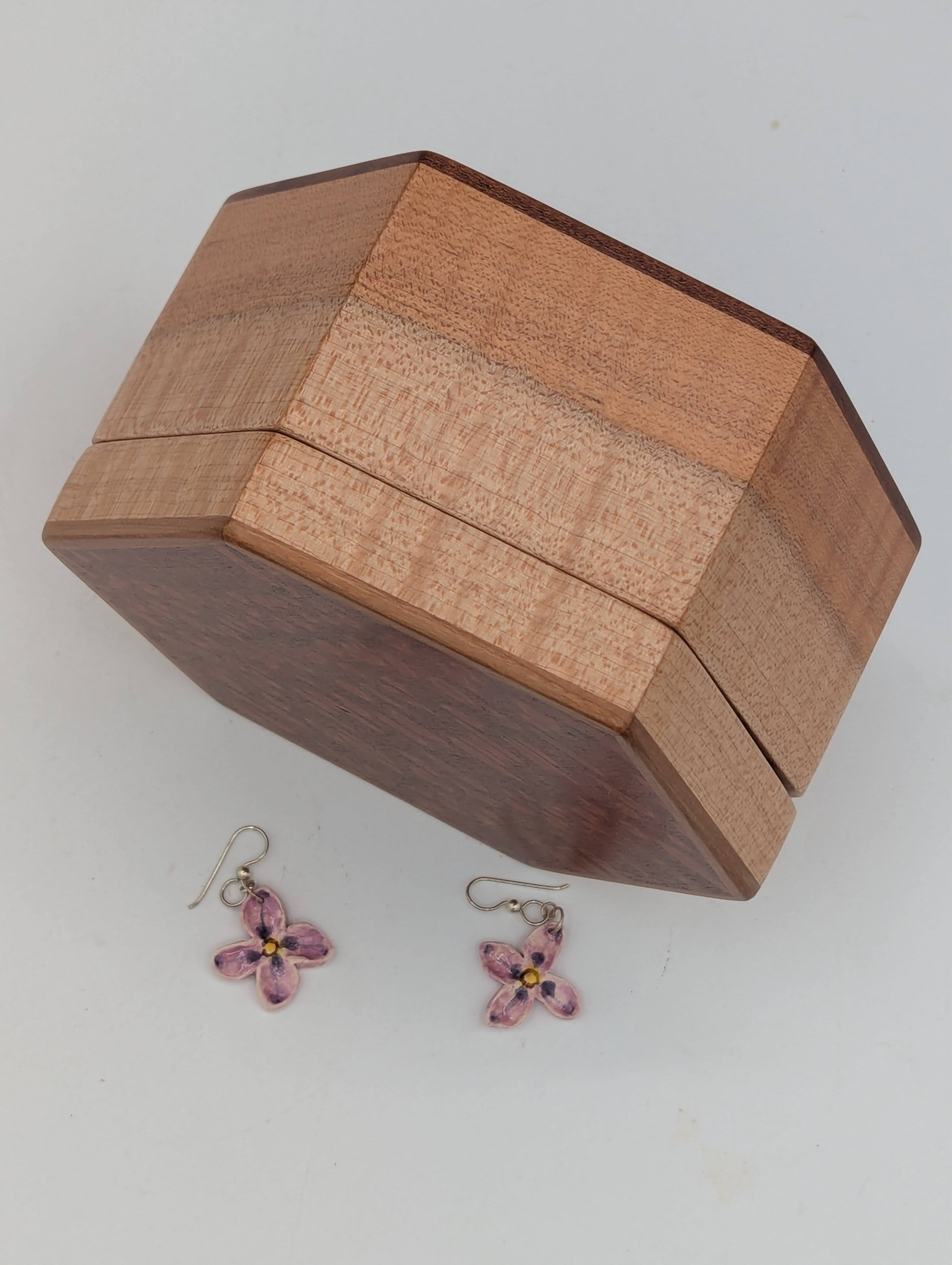 Curly Maple Continuous Wood Grain Box